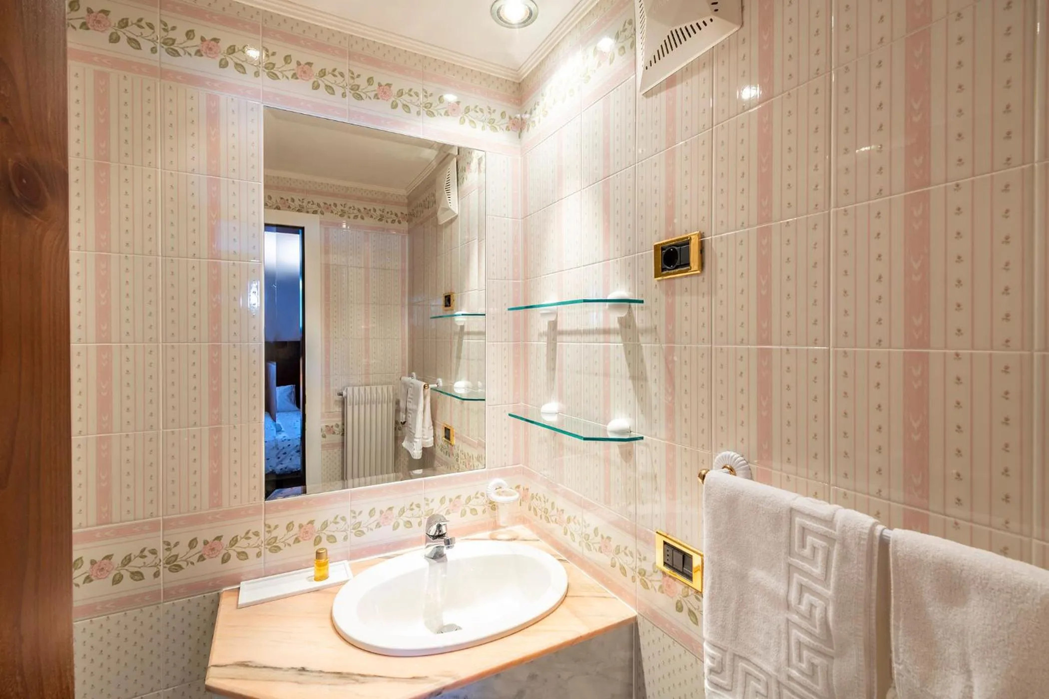 Toilet, Bathroom in Hotel Sochers Club