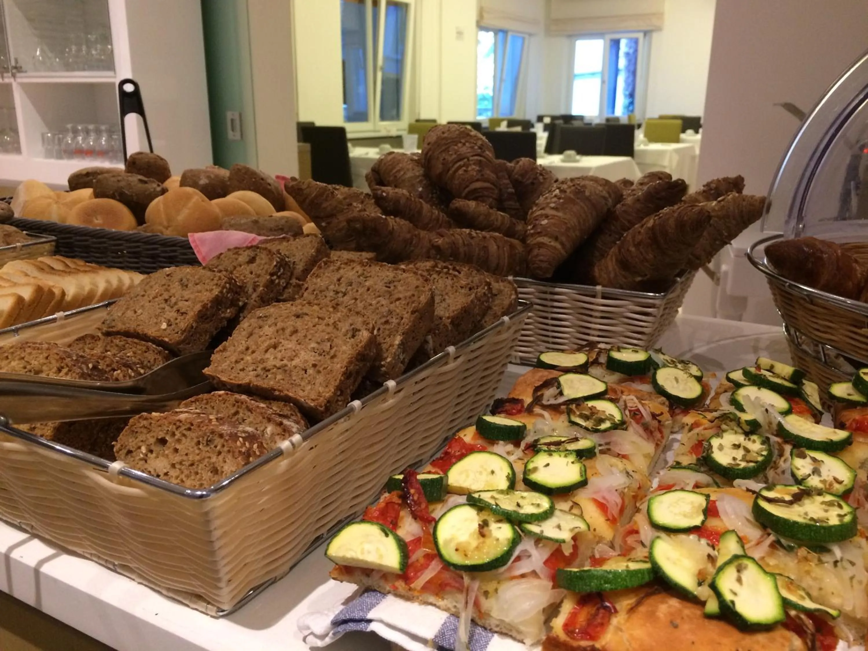 Buffet breakfast in Villa Franca