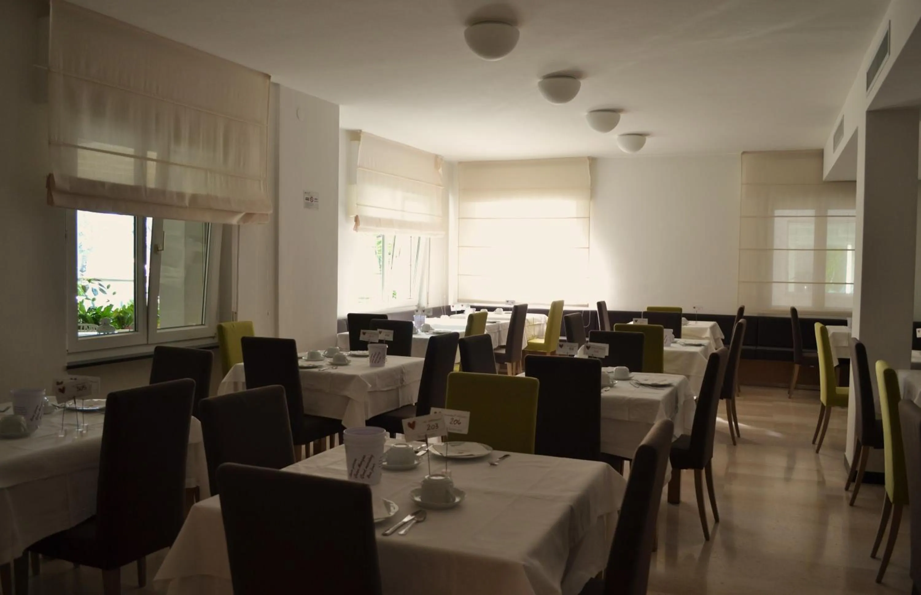 Restaurant/places to eat in Villa Franca