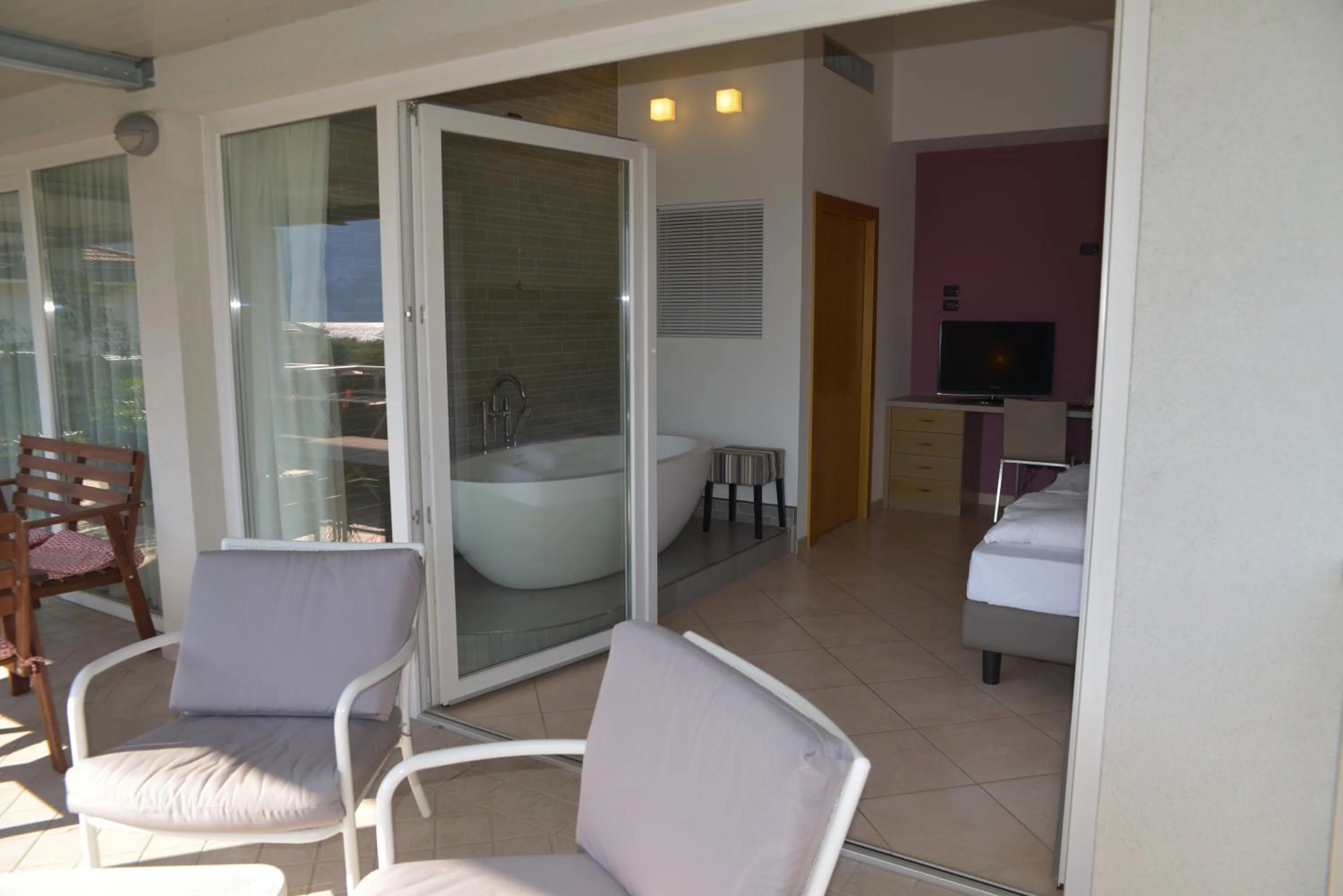 Photo of the whole room, Bed in Villa Franca