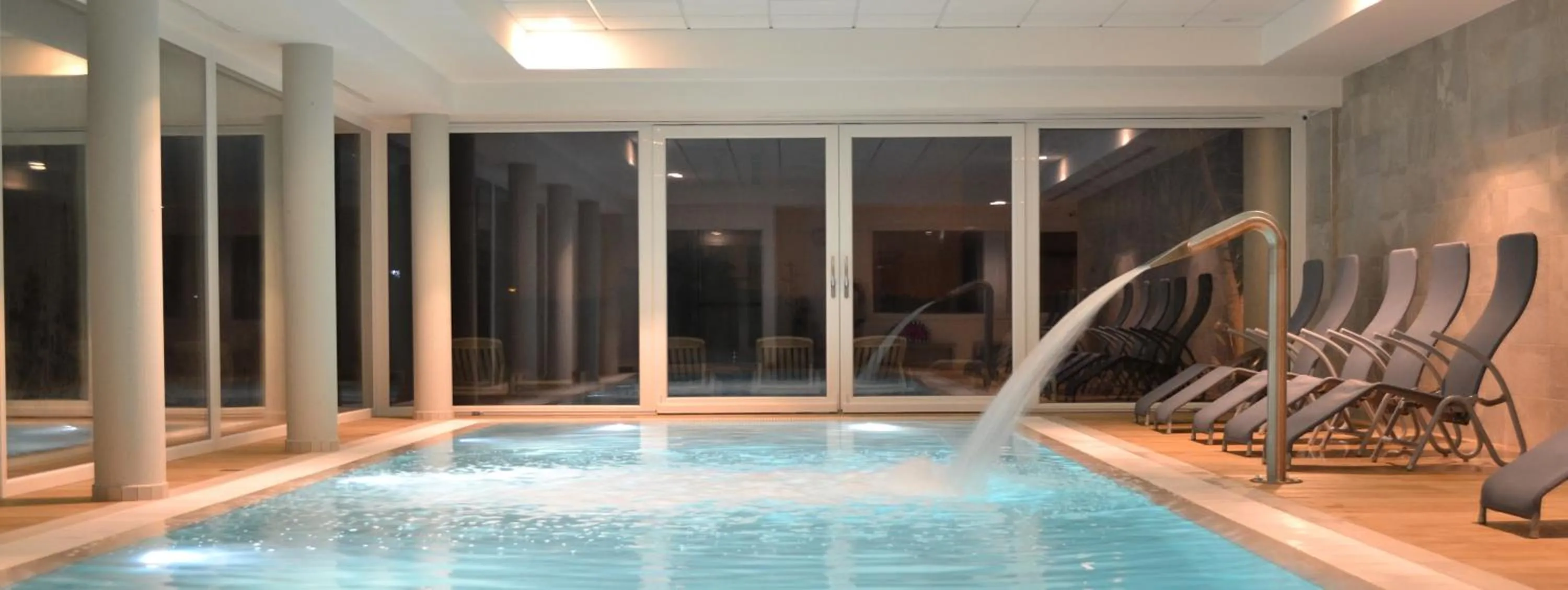 Swimming pool in Villa Franca