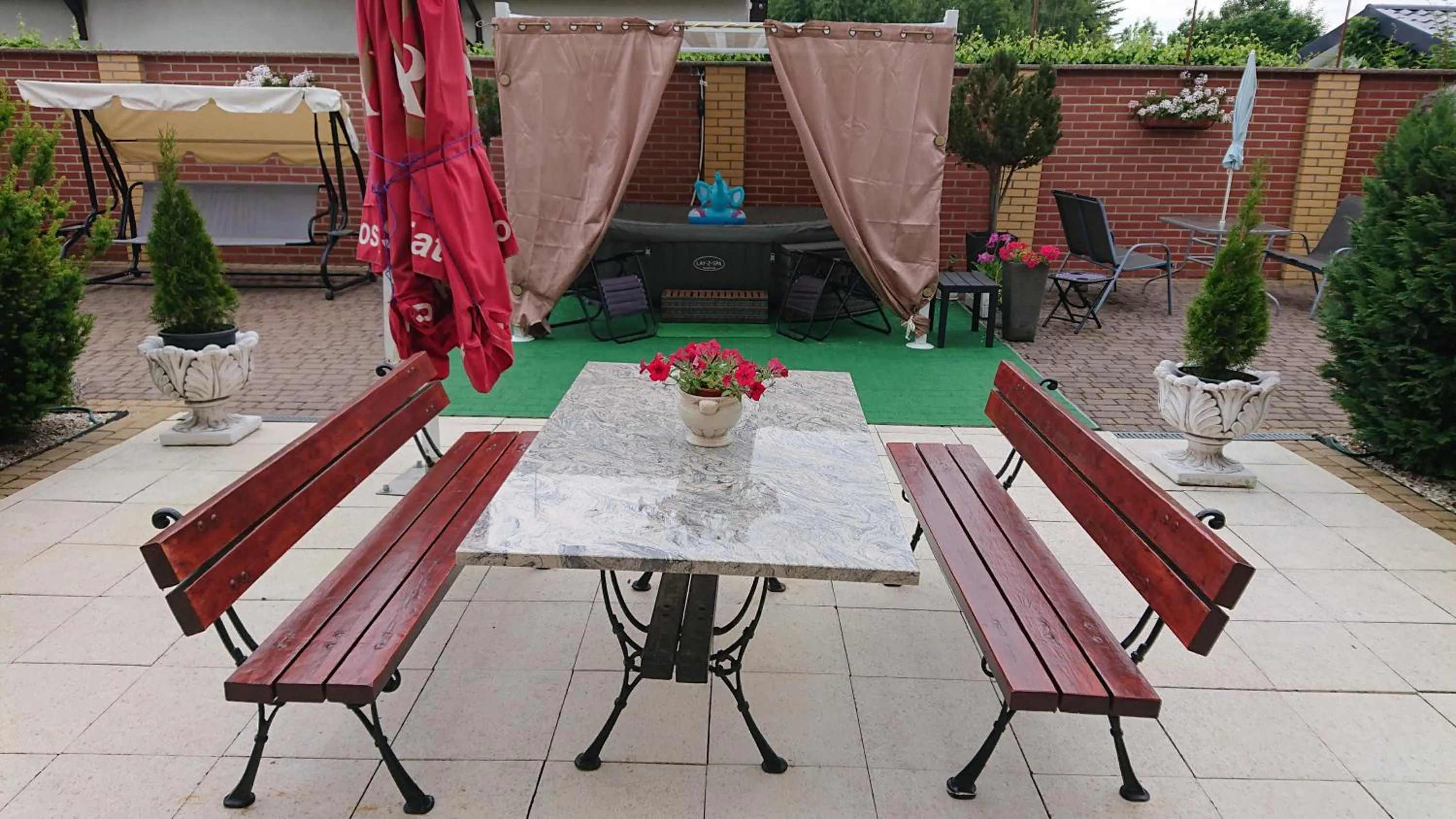 Patio in Letnia willa Jacuzzi & Sauna