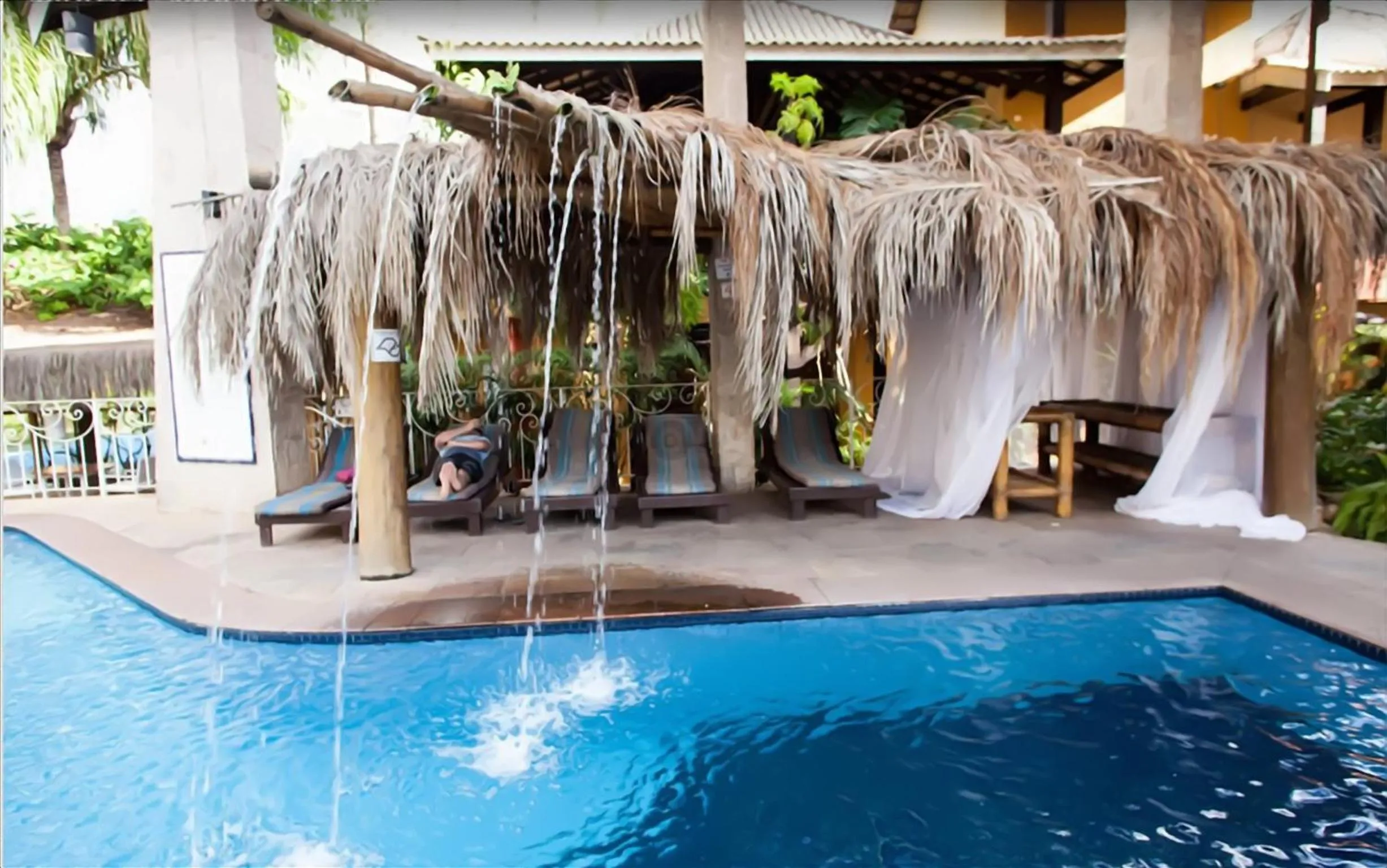 Swimming pool in Galápagos ApartHotel