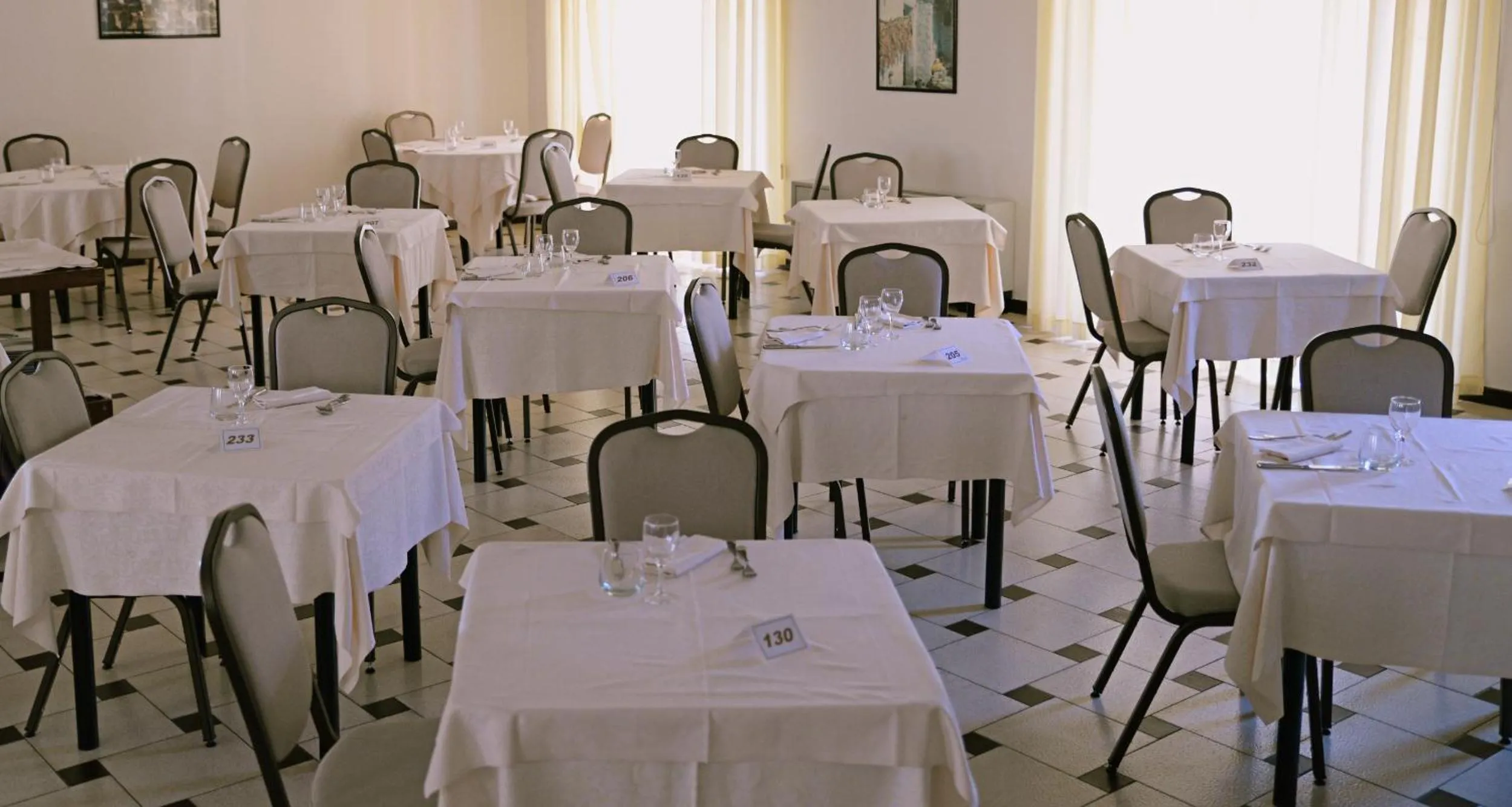 Restaurant/places to eat in Heraclea Hotel Residence