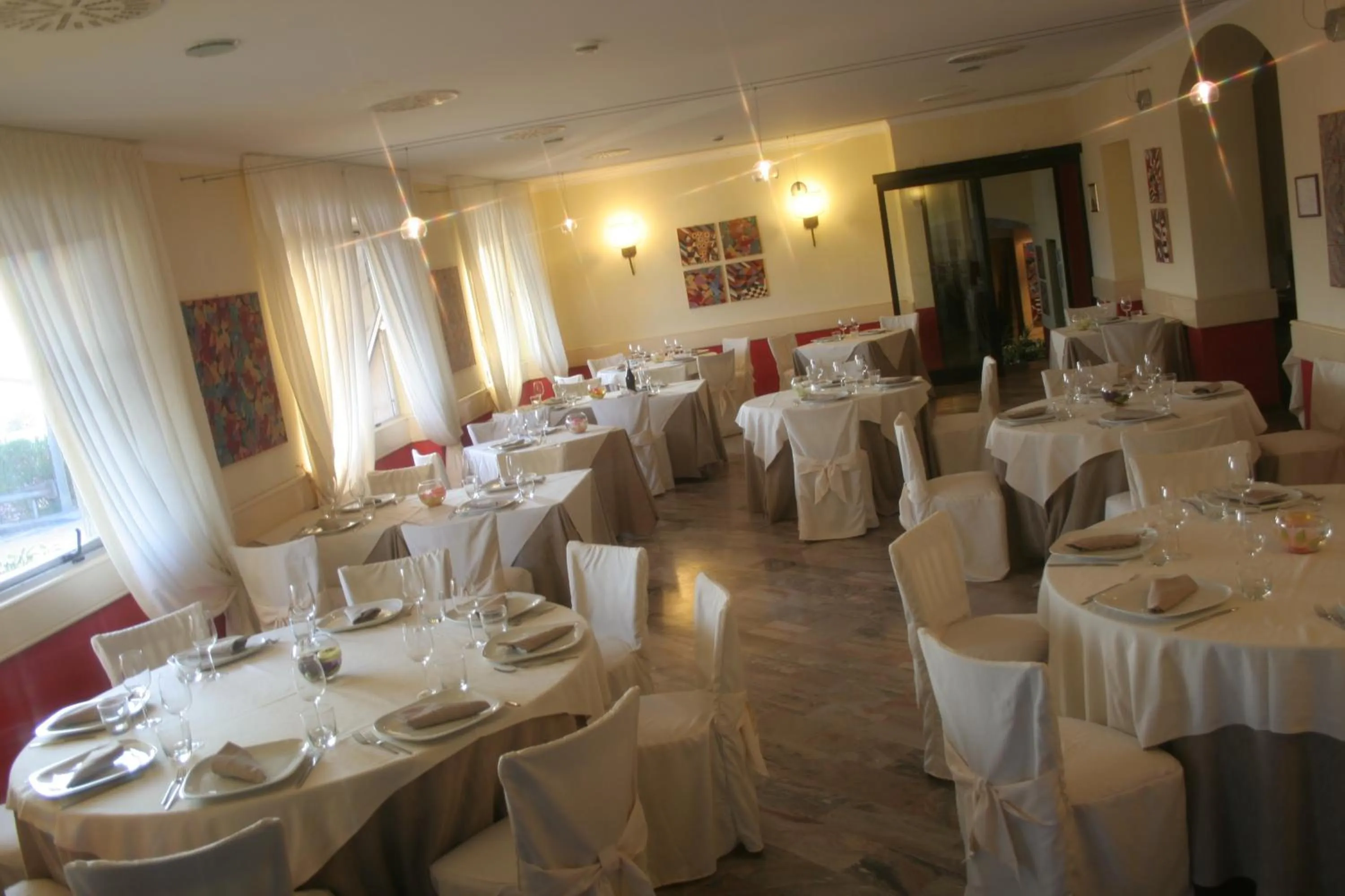 Restaurant/places to eat in Hotel Bel Sit