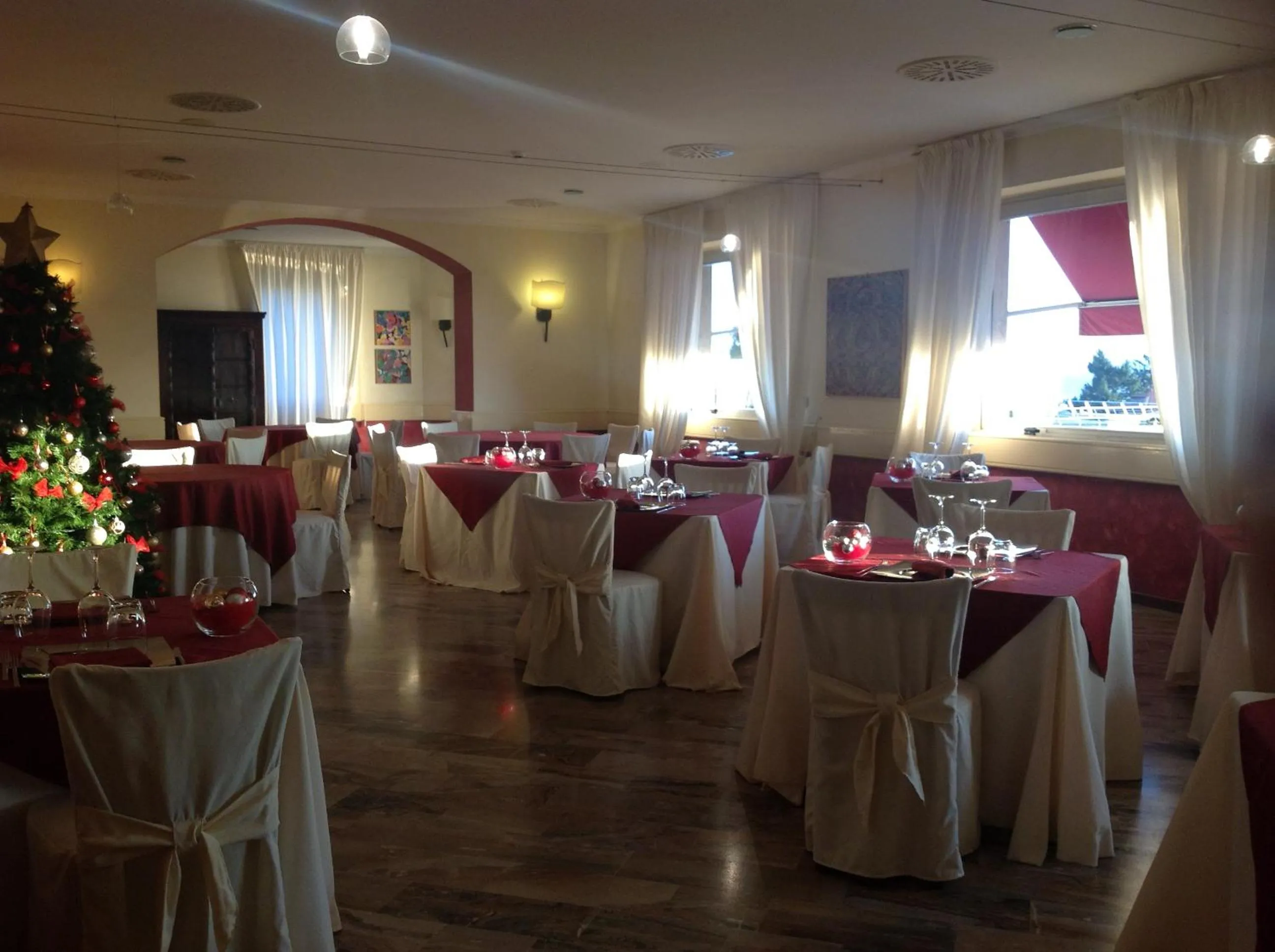 Restaurant/places to eat in Hotel Bel Sit