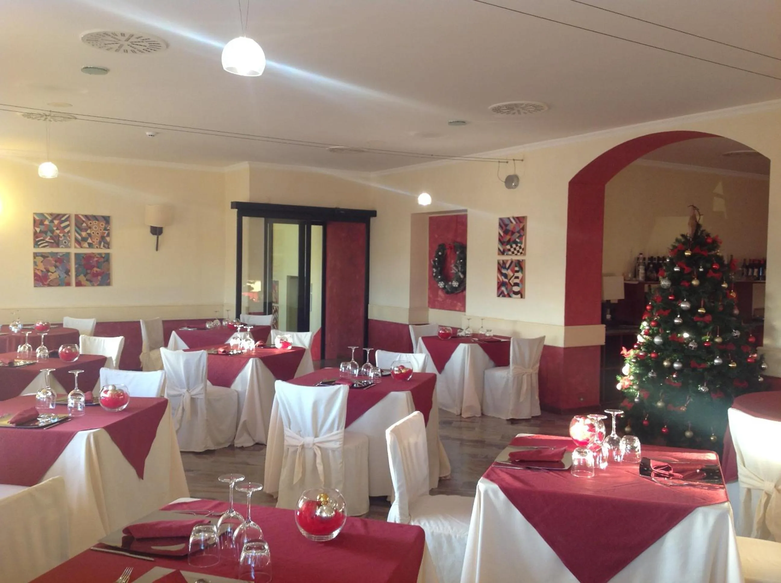 Restaurant/places to eat in Hotel Bel Sit