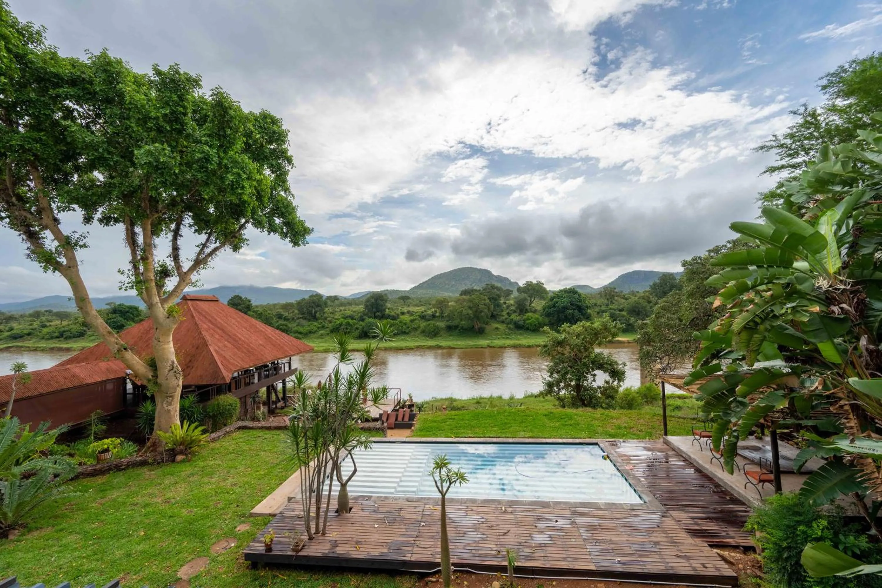 Property building in River House Lodge