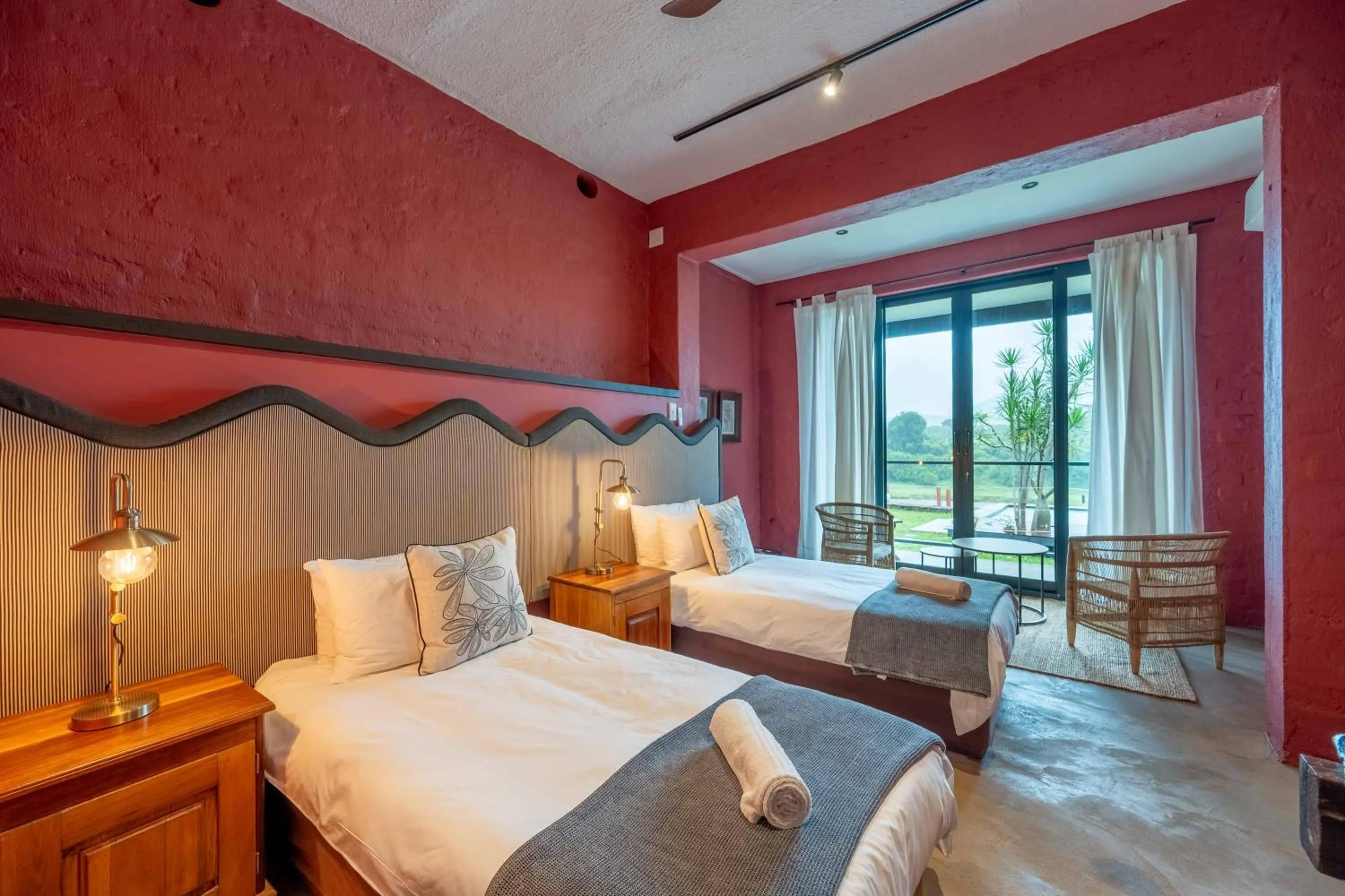 Pool view, Bed in River House Lodge