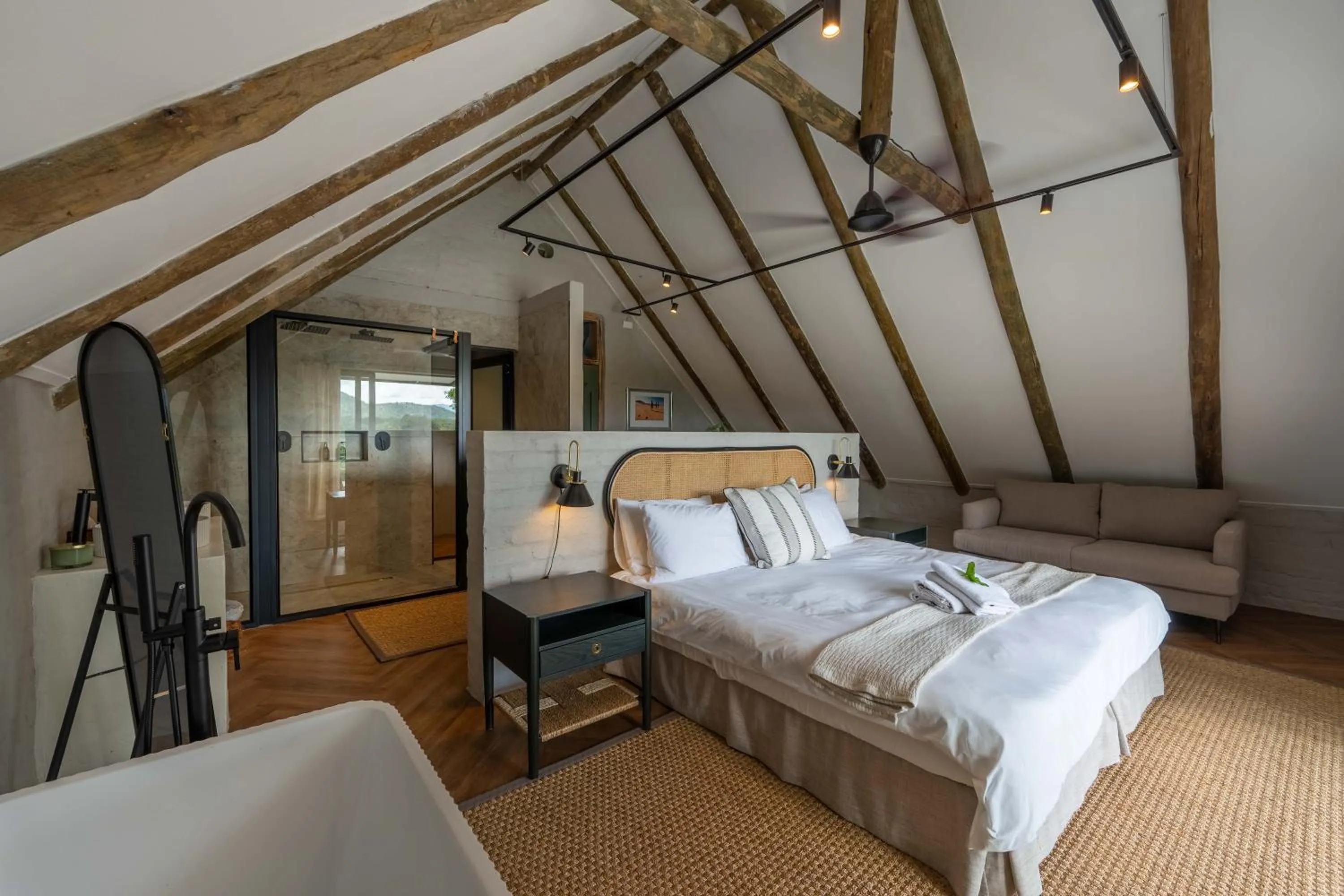 Bedroom, Bed in River House Lodge