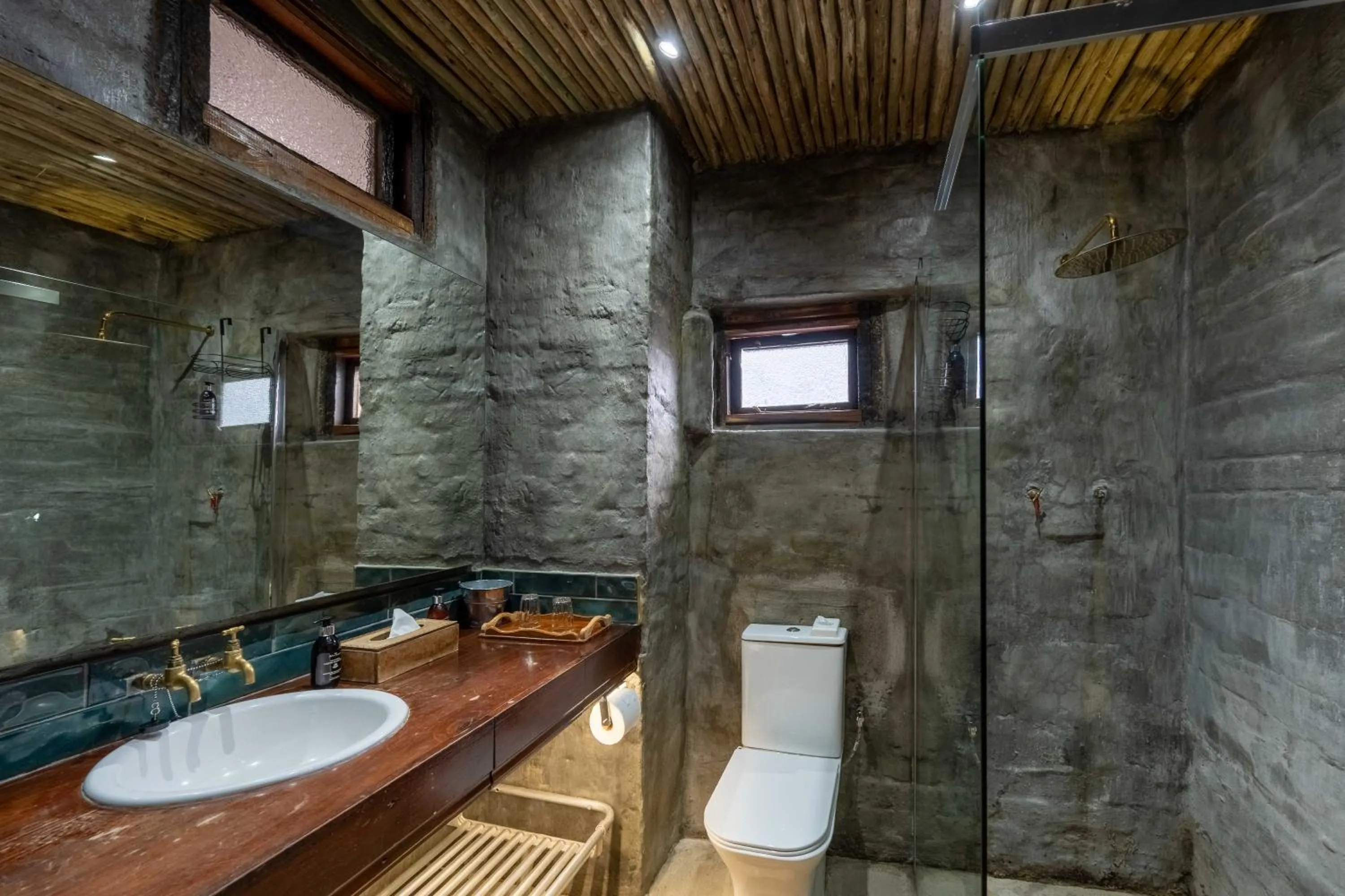 Bathroom in River House Lodge