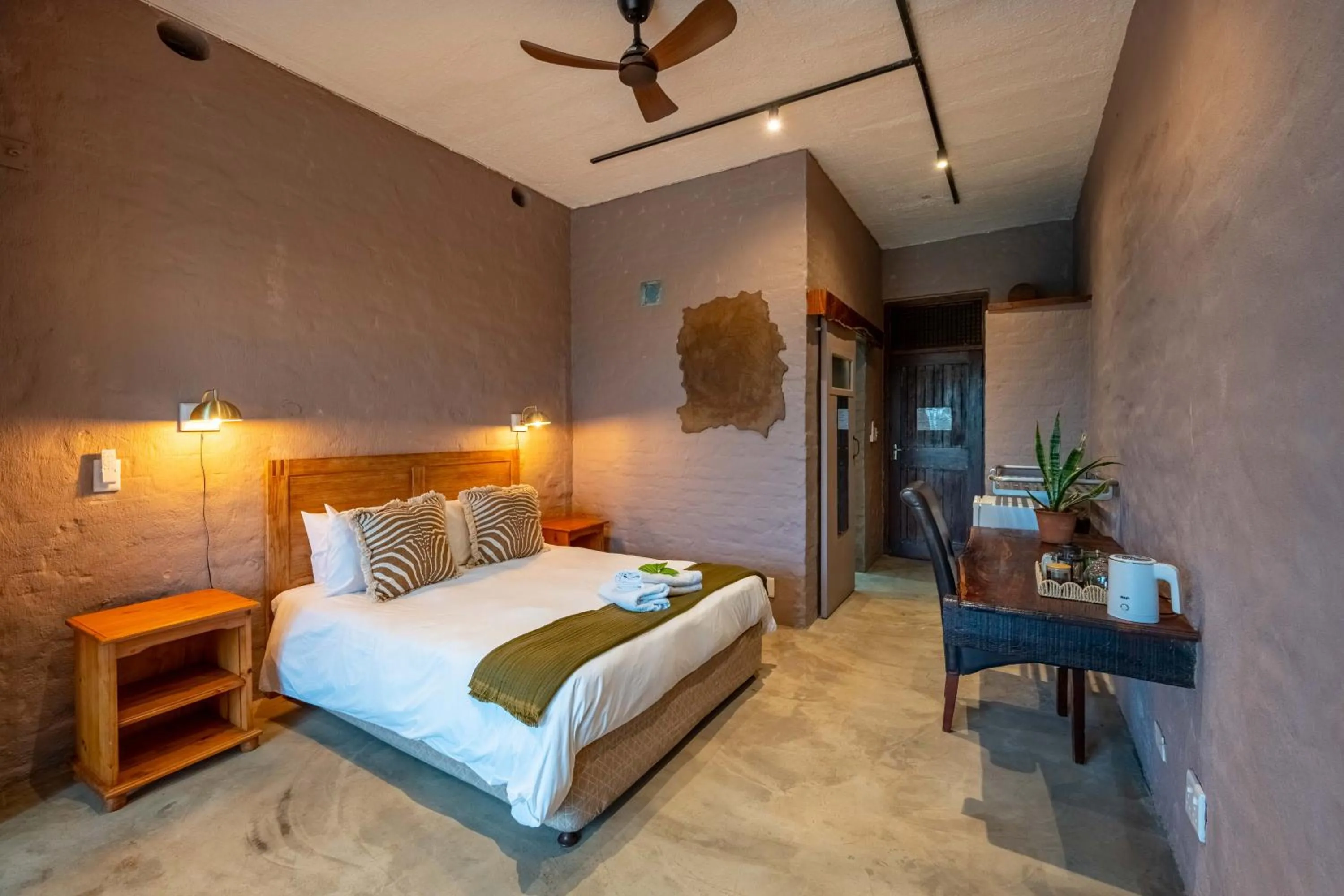 Bed in River House Lodge