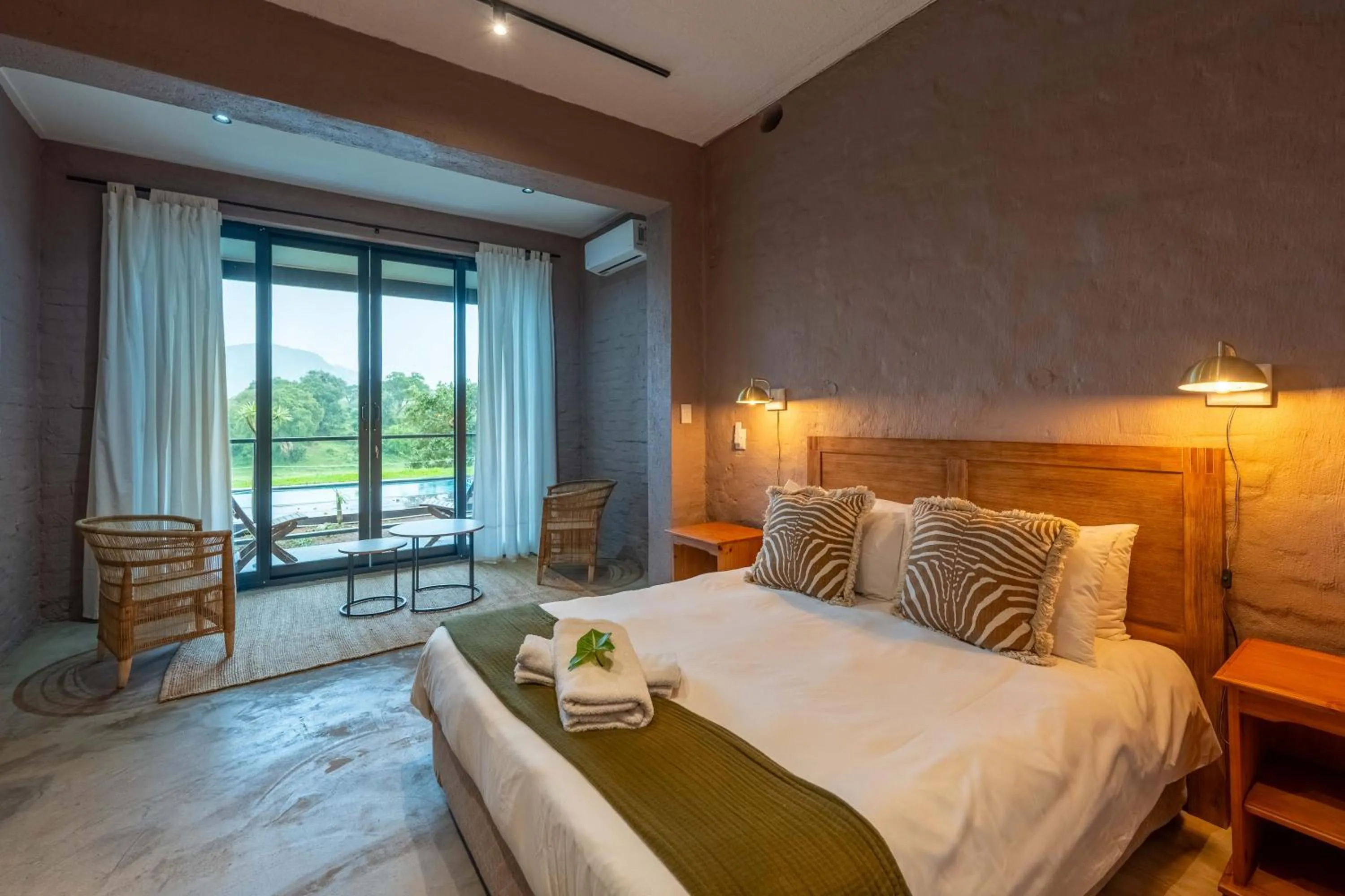 Bed in River House Lodge