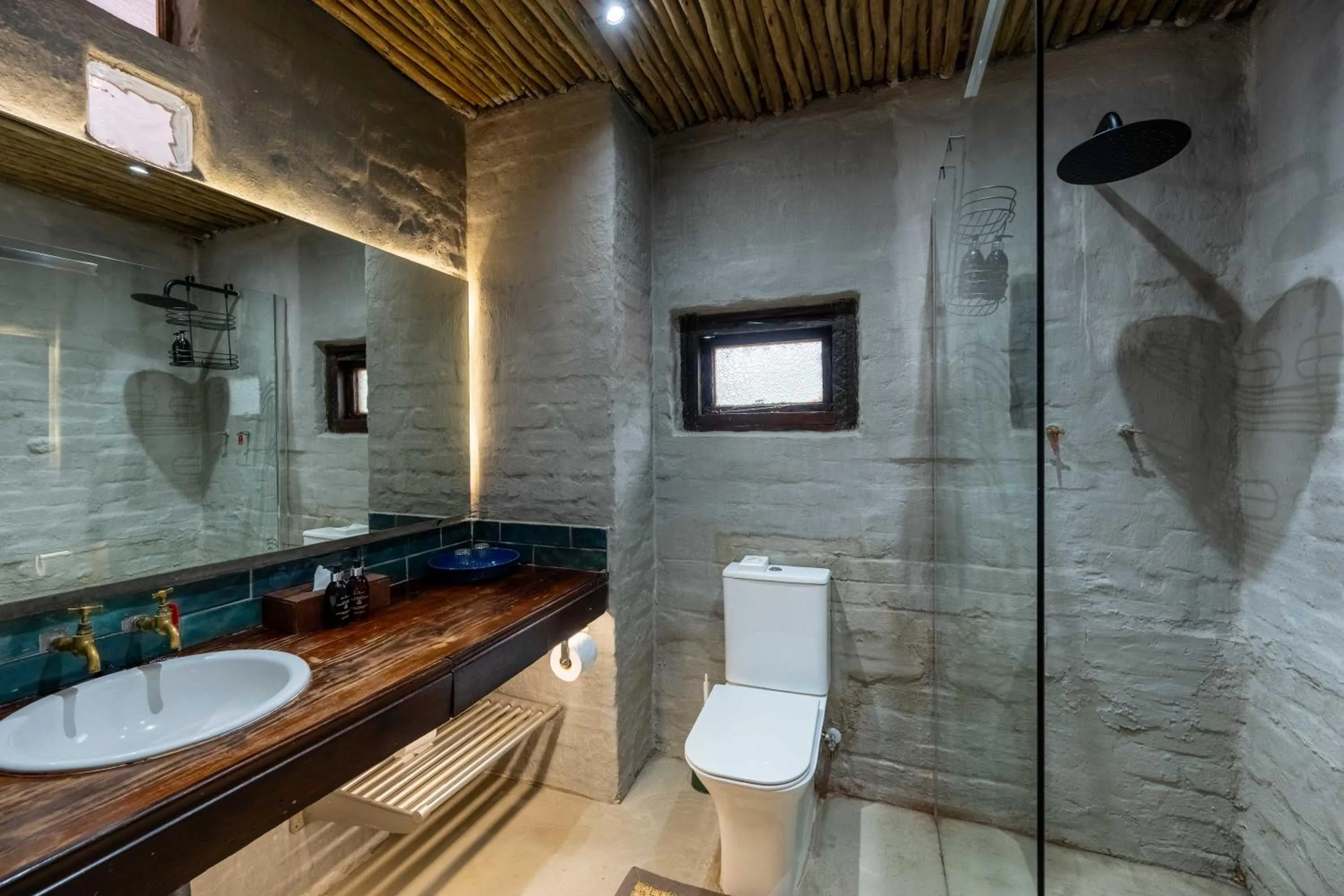 Bathroom in River House Lodge