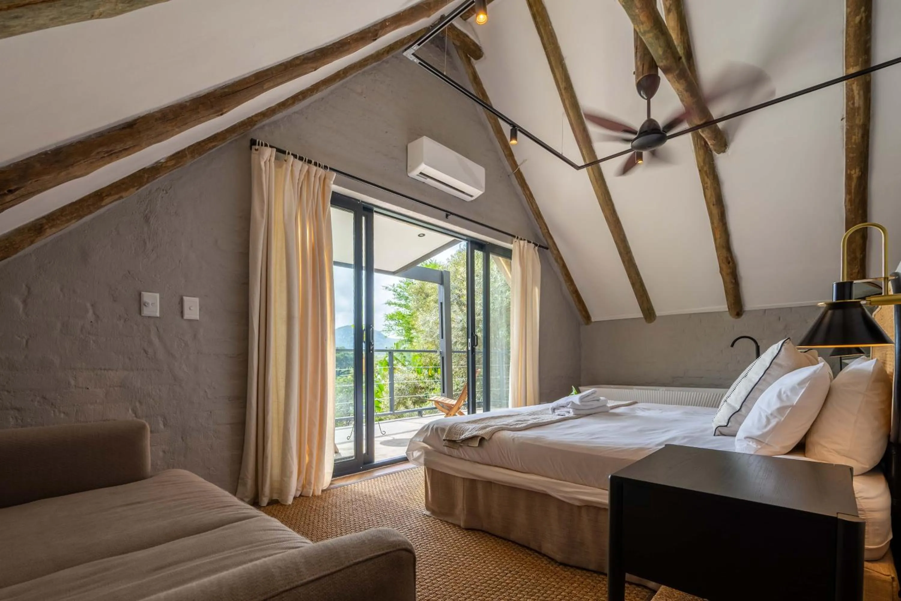 Bedroom, Bed in River House Lodge