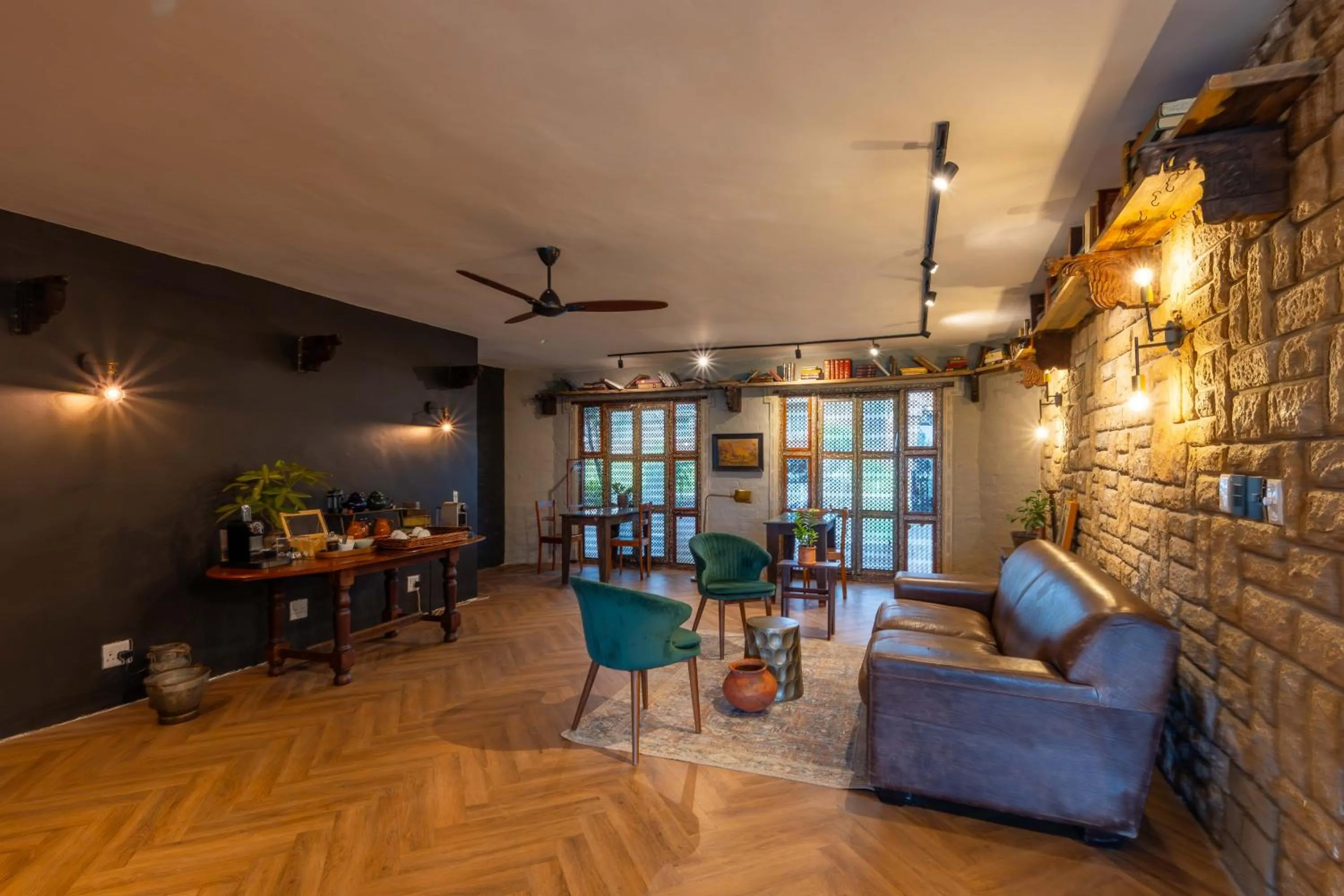 Library in River House Lodge