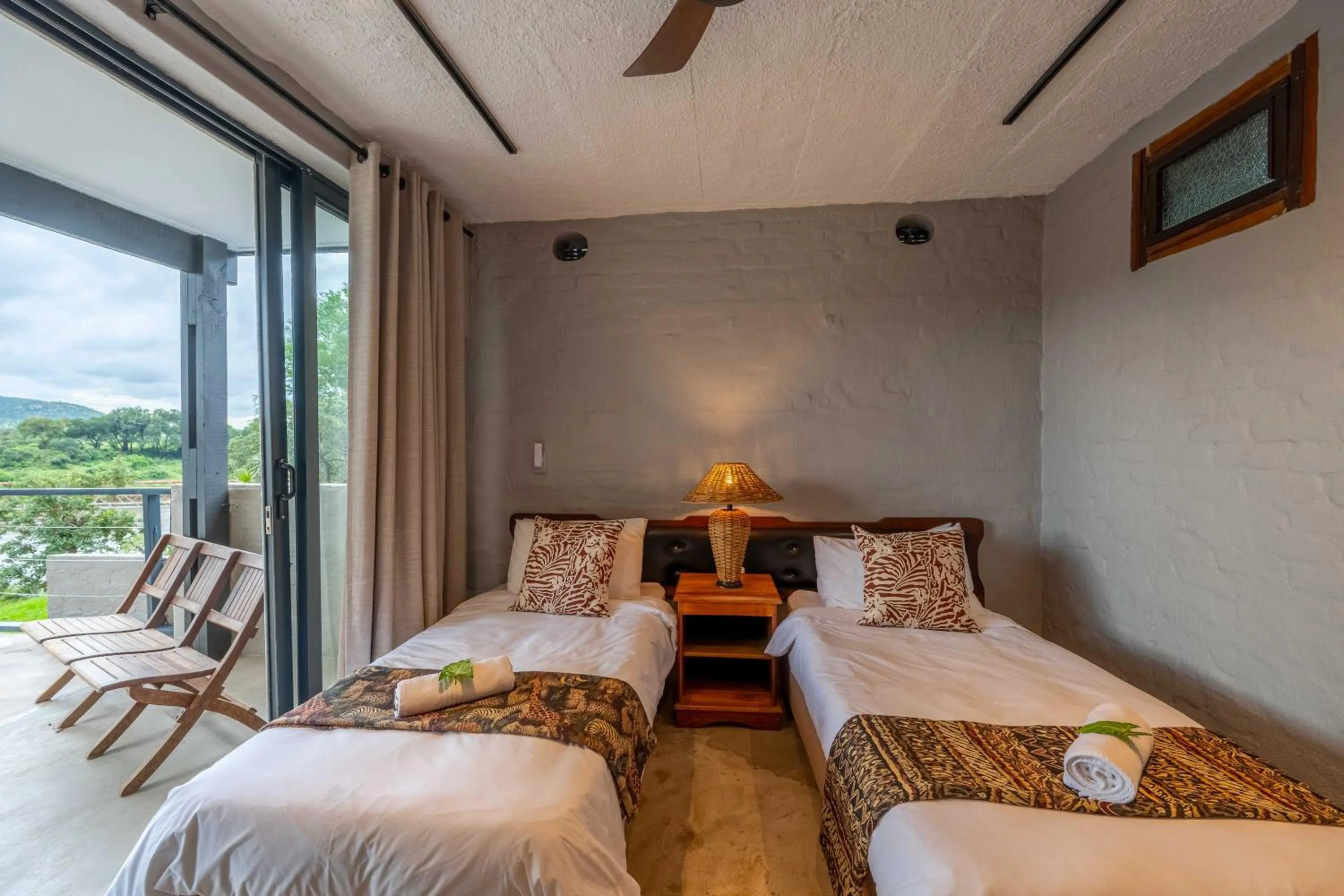 Bed in River House Lodge