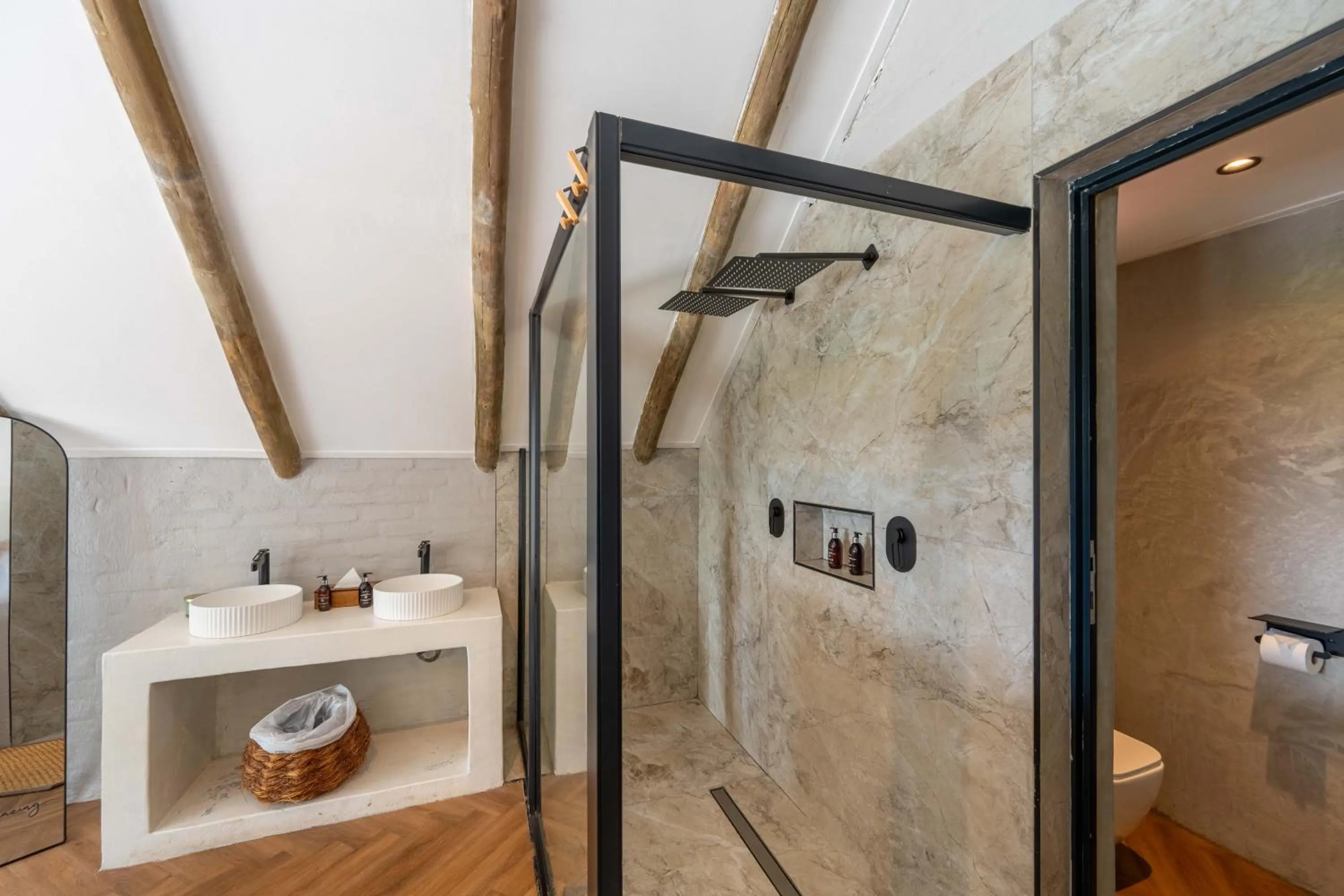 Bathroom in River House Lodge
