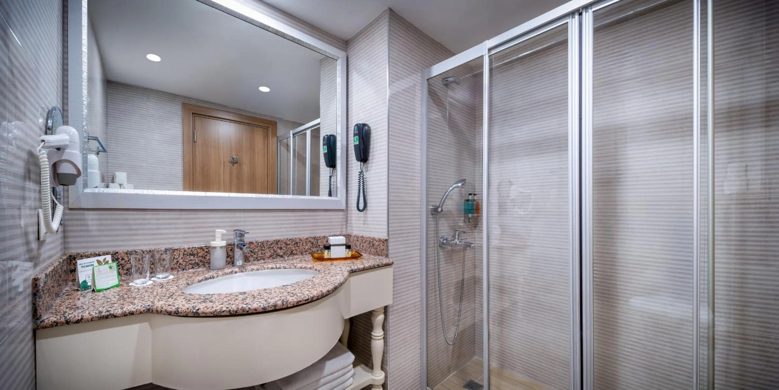 Bathroom in Botanik Hotel