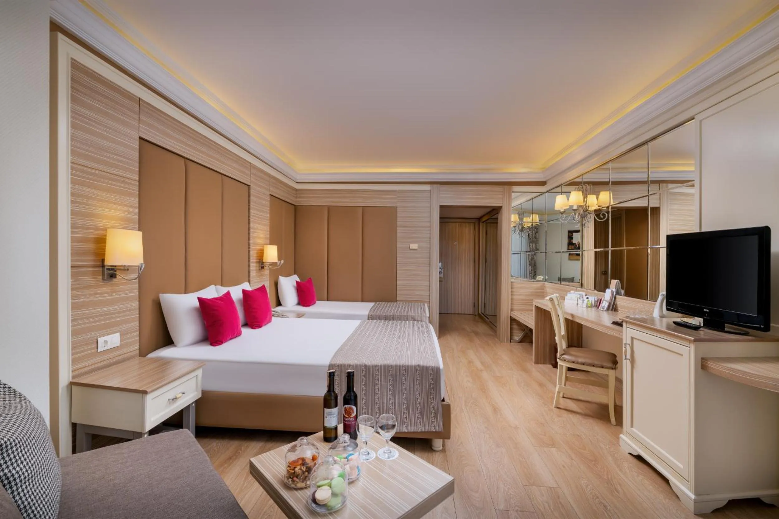 Photo of the whole room, Bed in Delphin Deluxe Resort