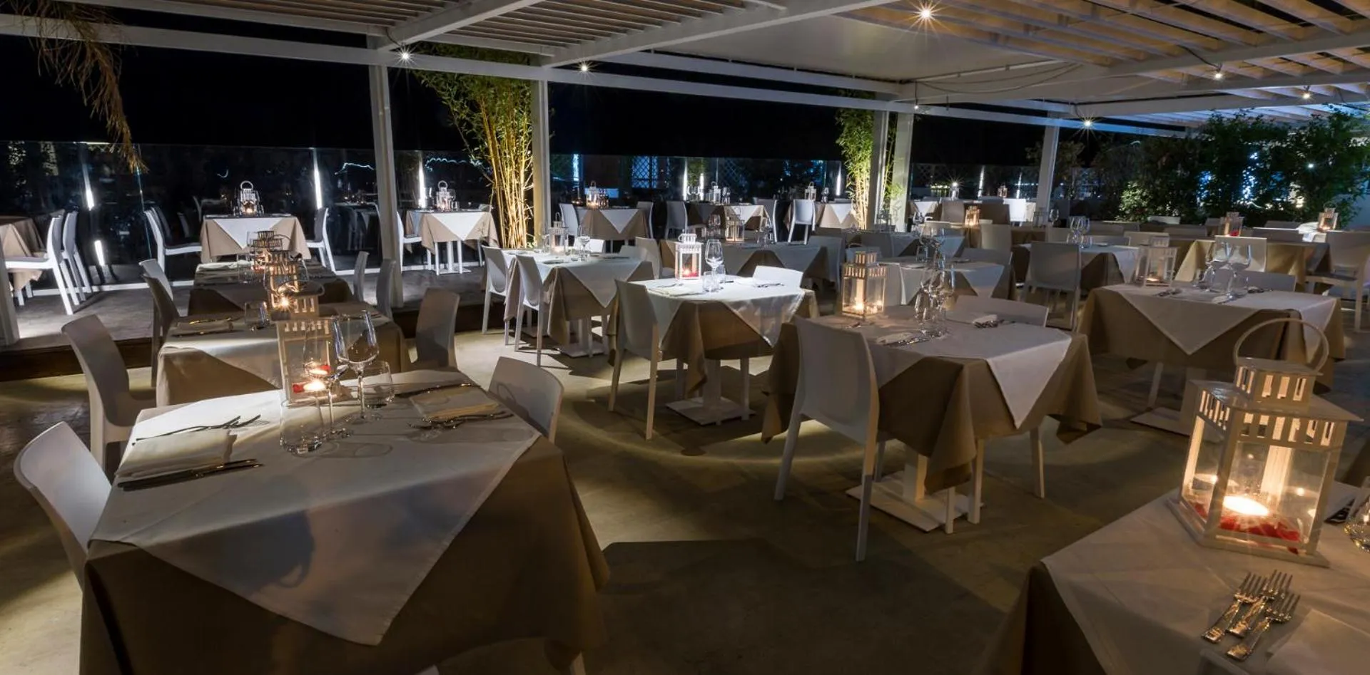 Restaurant/places to eat in White Bay