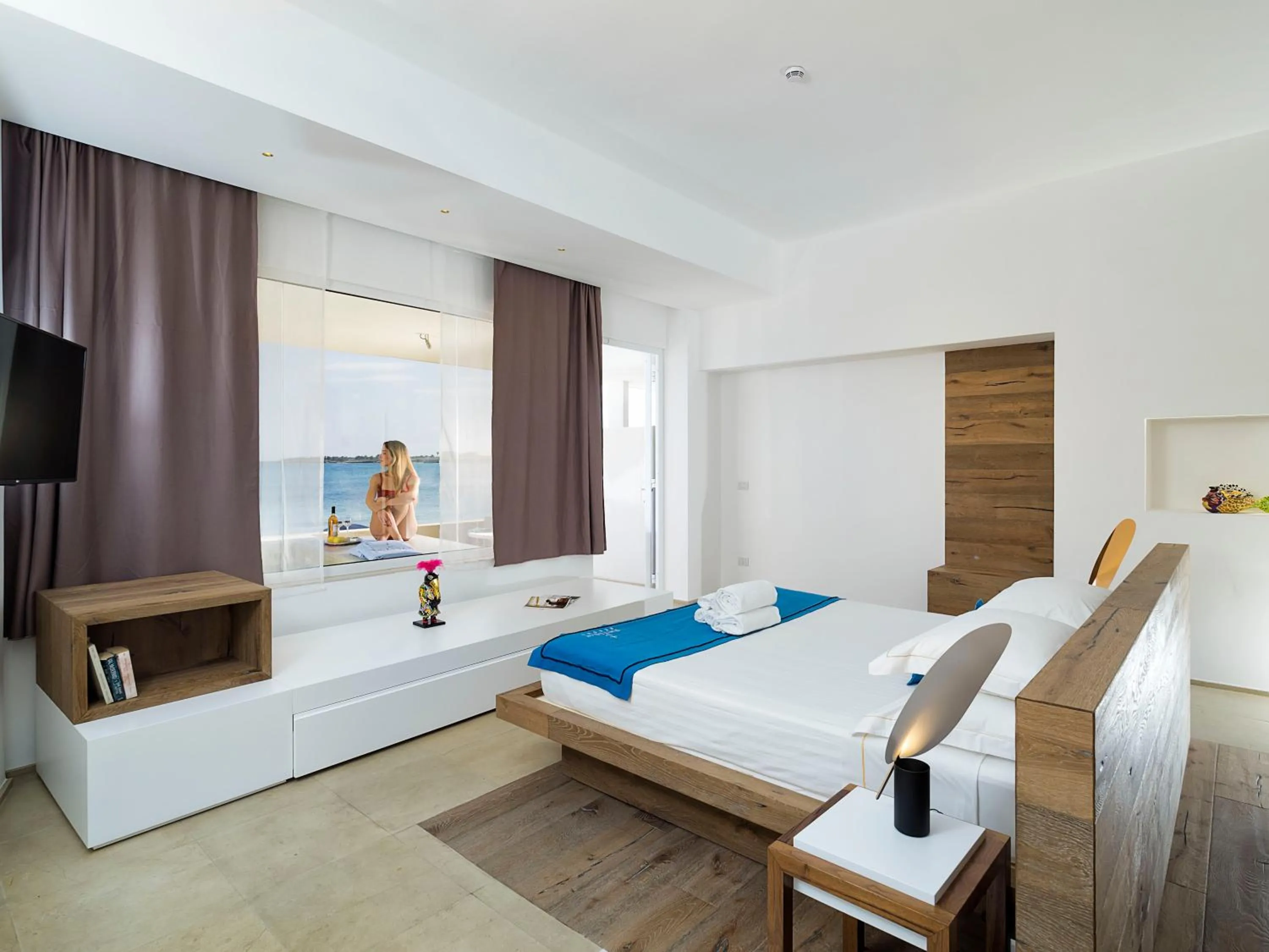 Photo of the whole room, Bed in White Bay