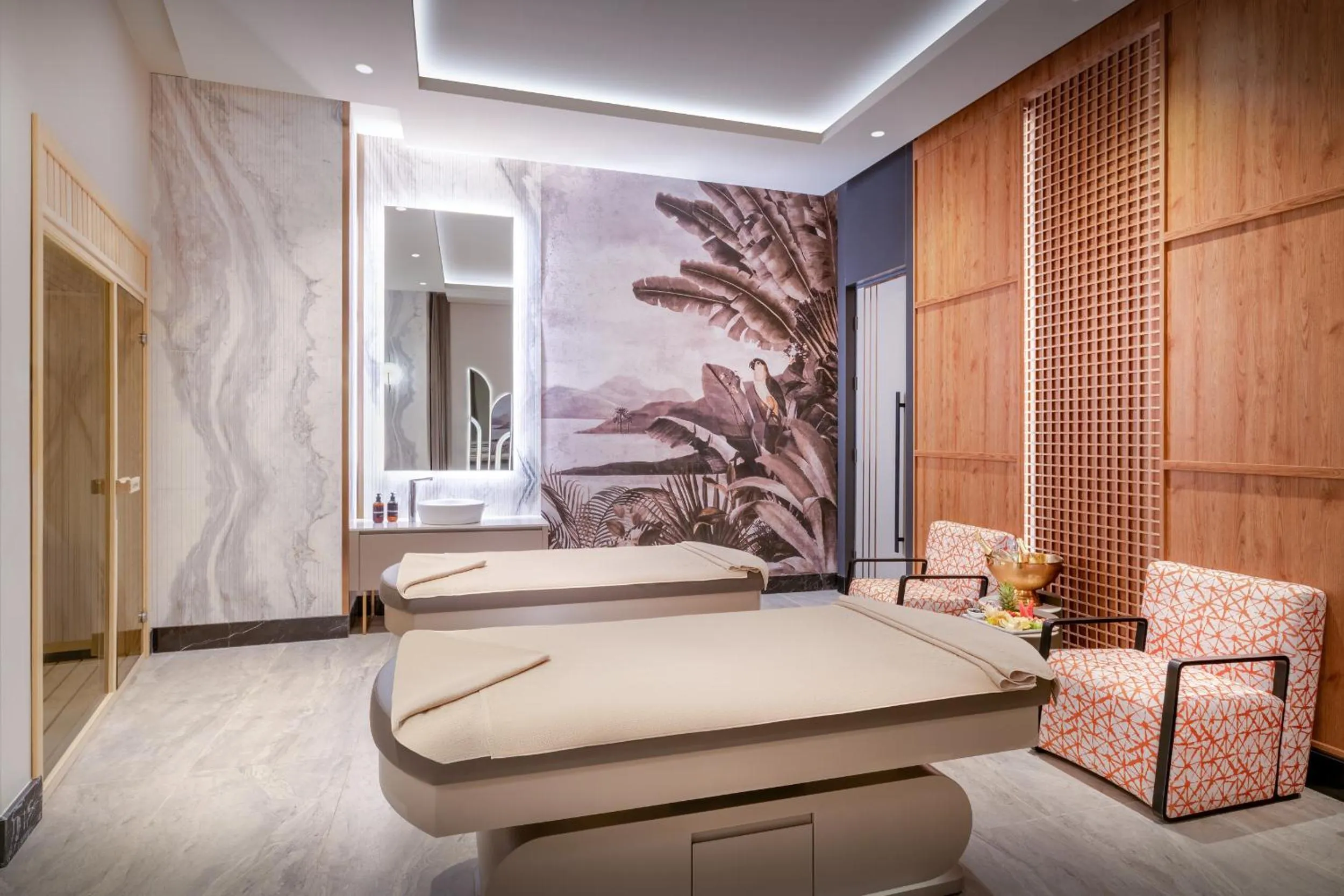 Public Bath, Bed in Delphin Palace Hotel