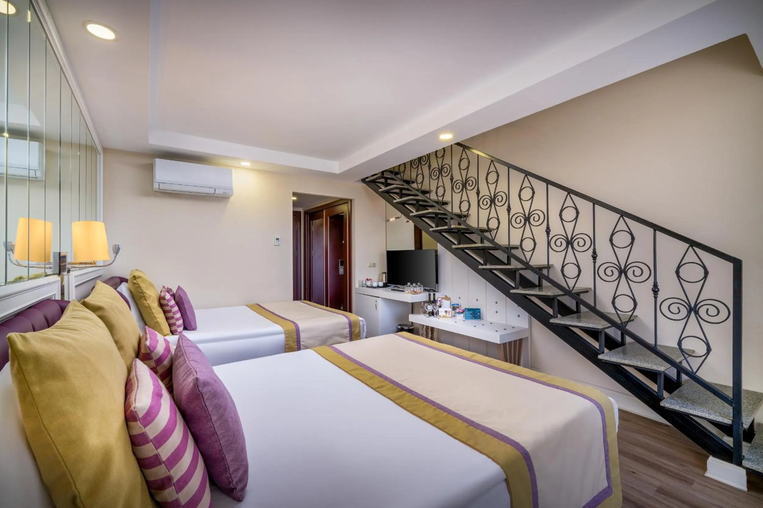 Photo of the whole room, Bed in Delphin Diva Premiere