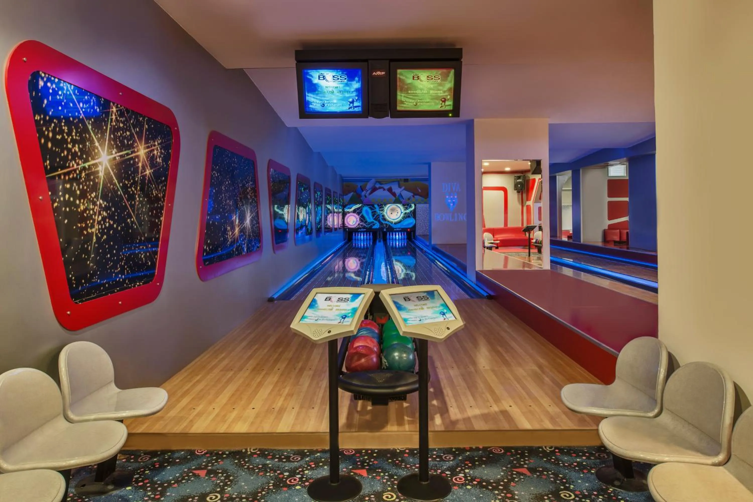 Bowling in Delphin Diva Premiere