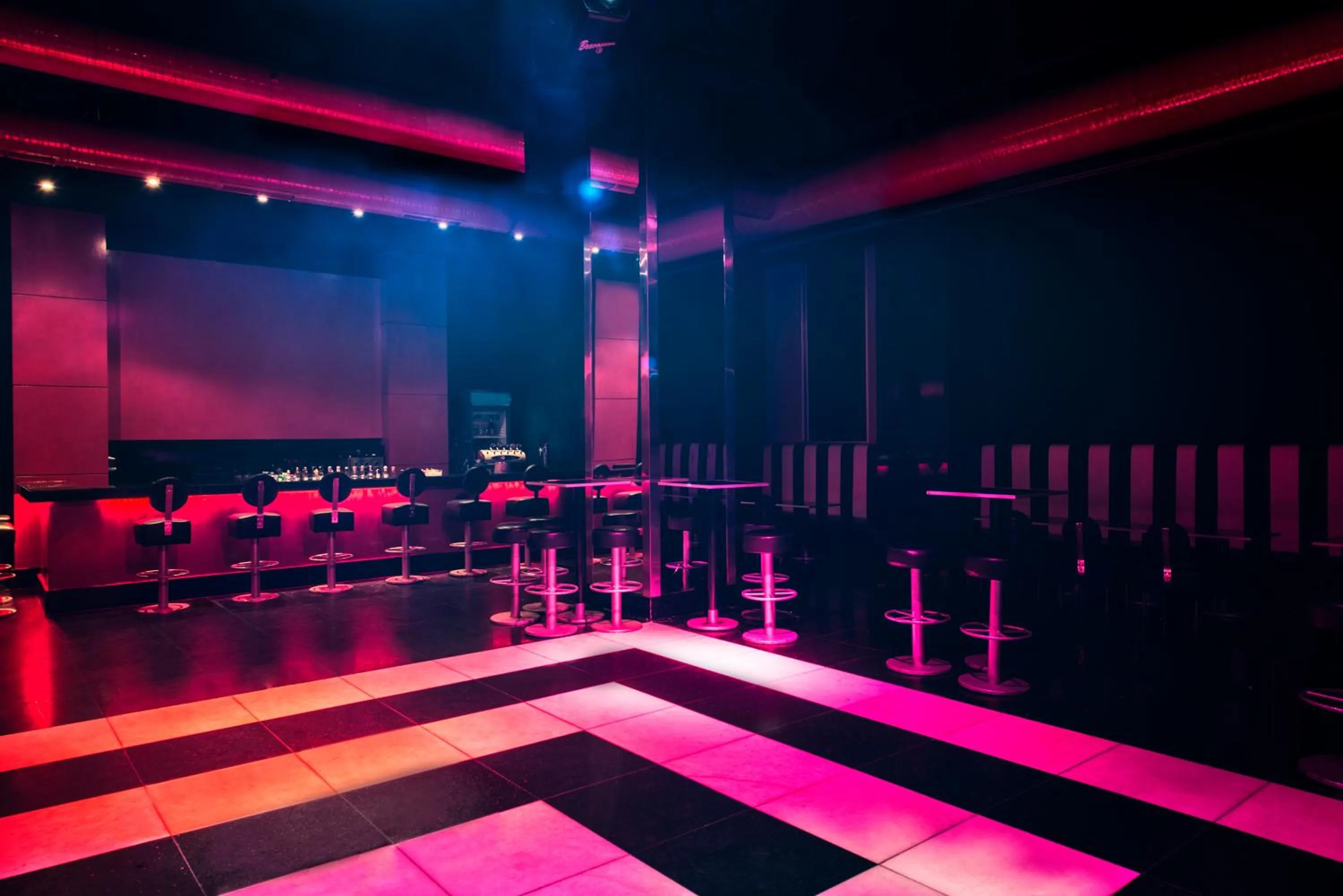 Nightclub / DJ in Delphin Diva Premiere