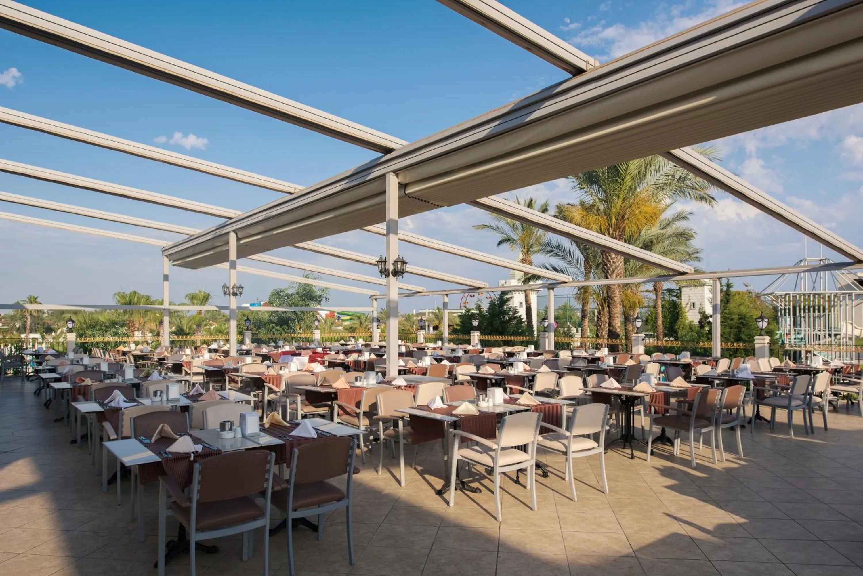 Restaurant/places to eat in Delphin Diva Premiere