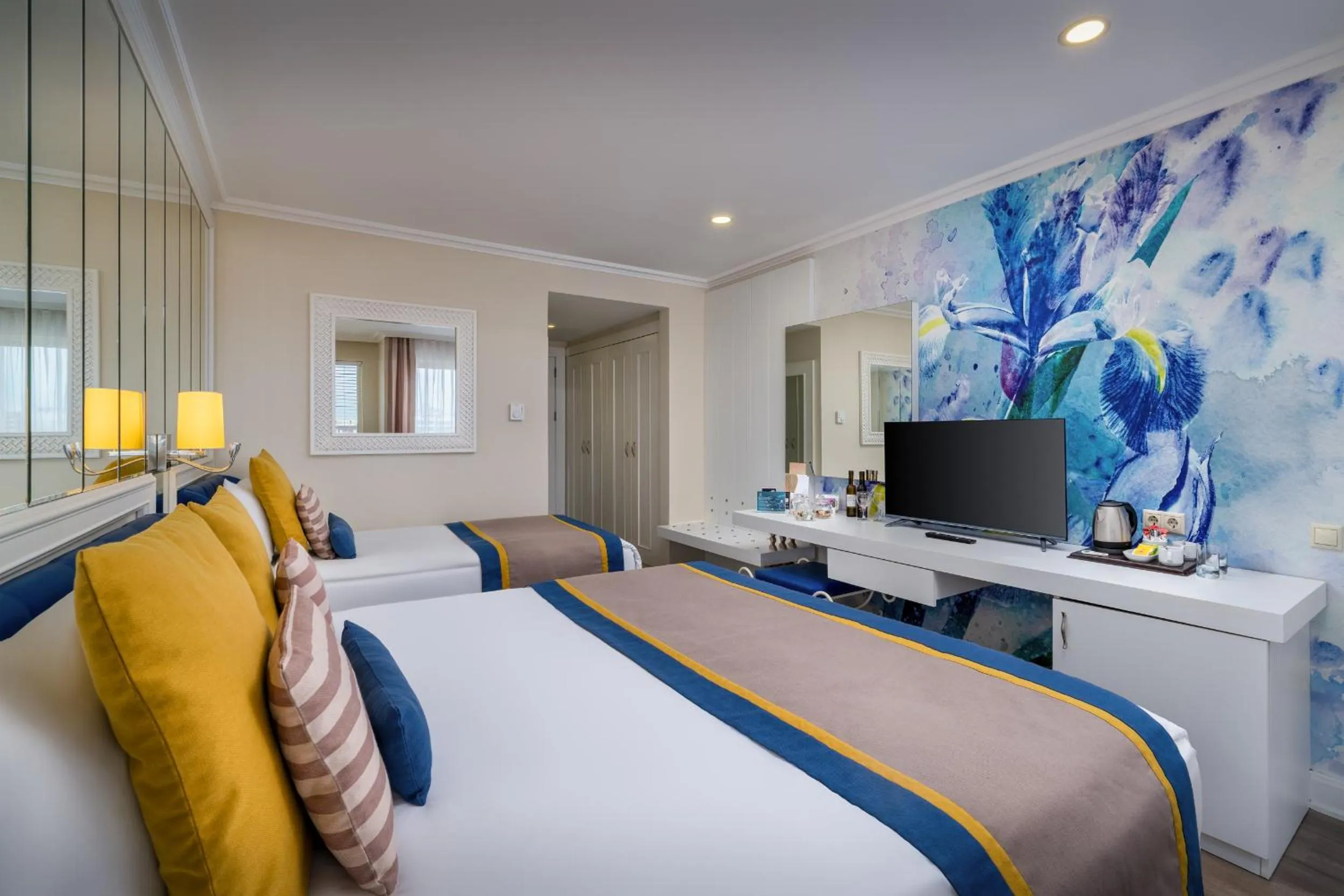 Photo of the whole room, Bed in Delphin Diva Premiere