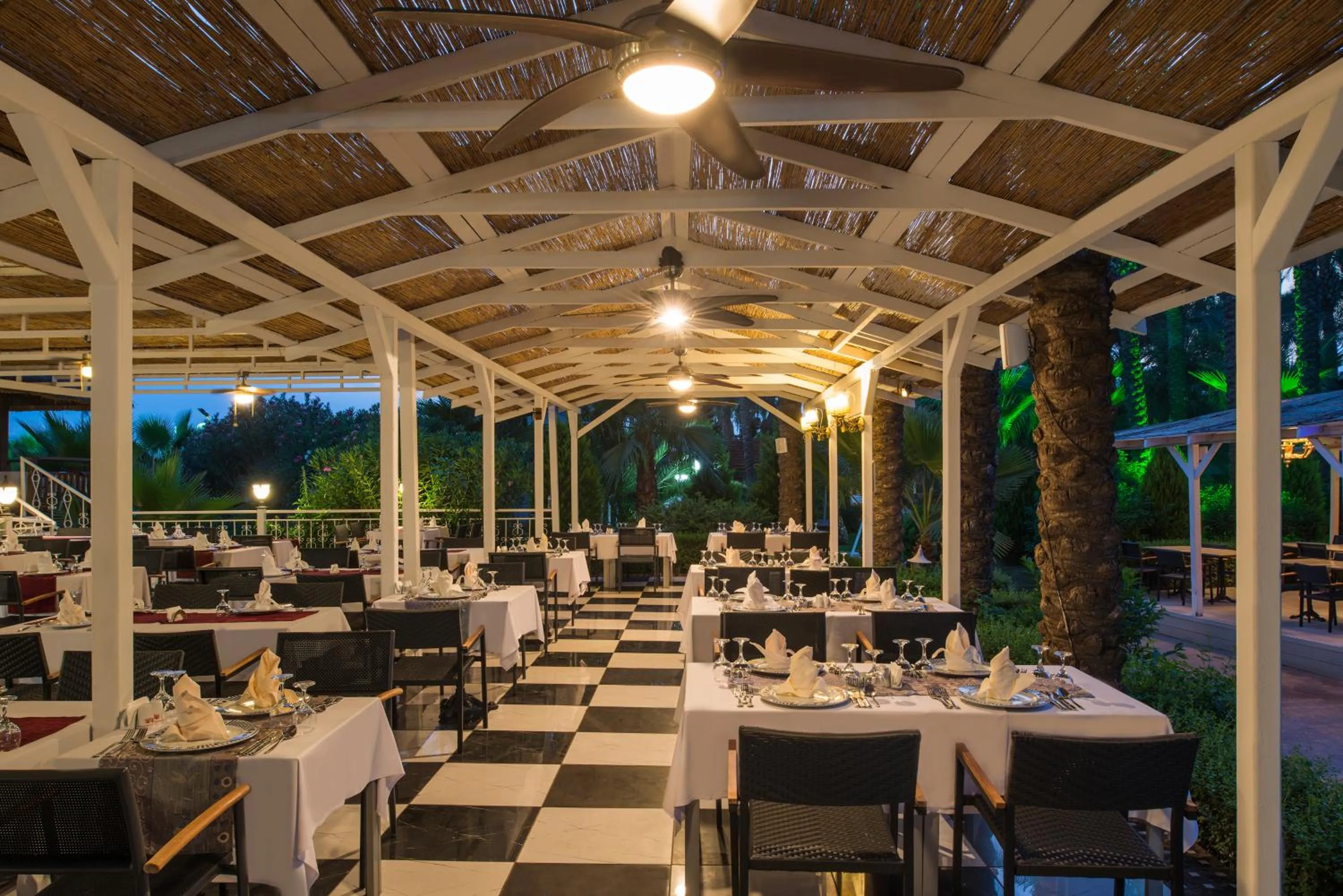 Restaurant/places to eat in Delphin Diva Premiere