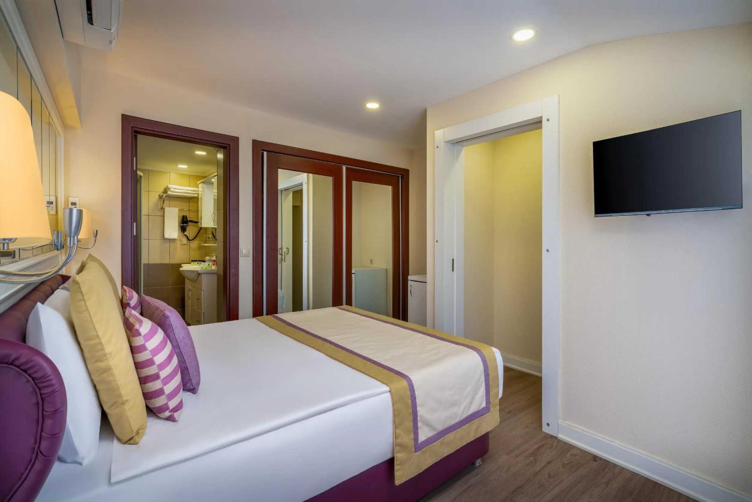 Photo of the whole room, Bed in Delphin Diva Premiere