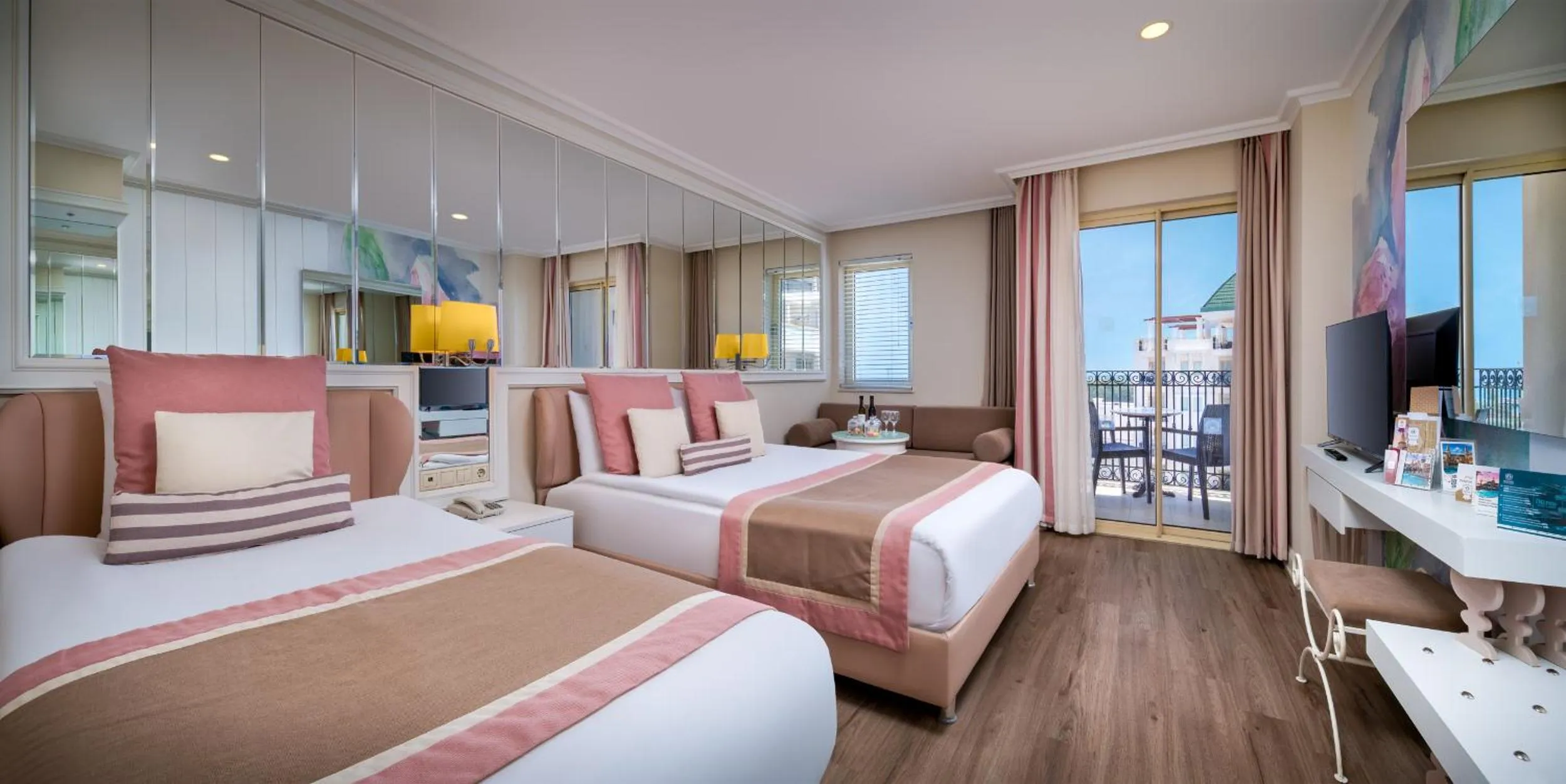 Photo of the whole room, Bed in Delphin Diva Premiere