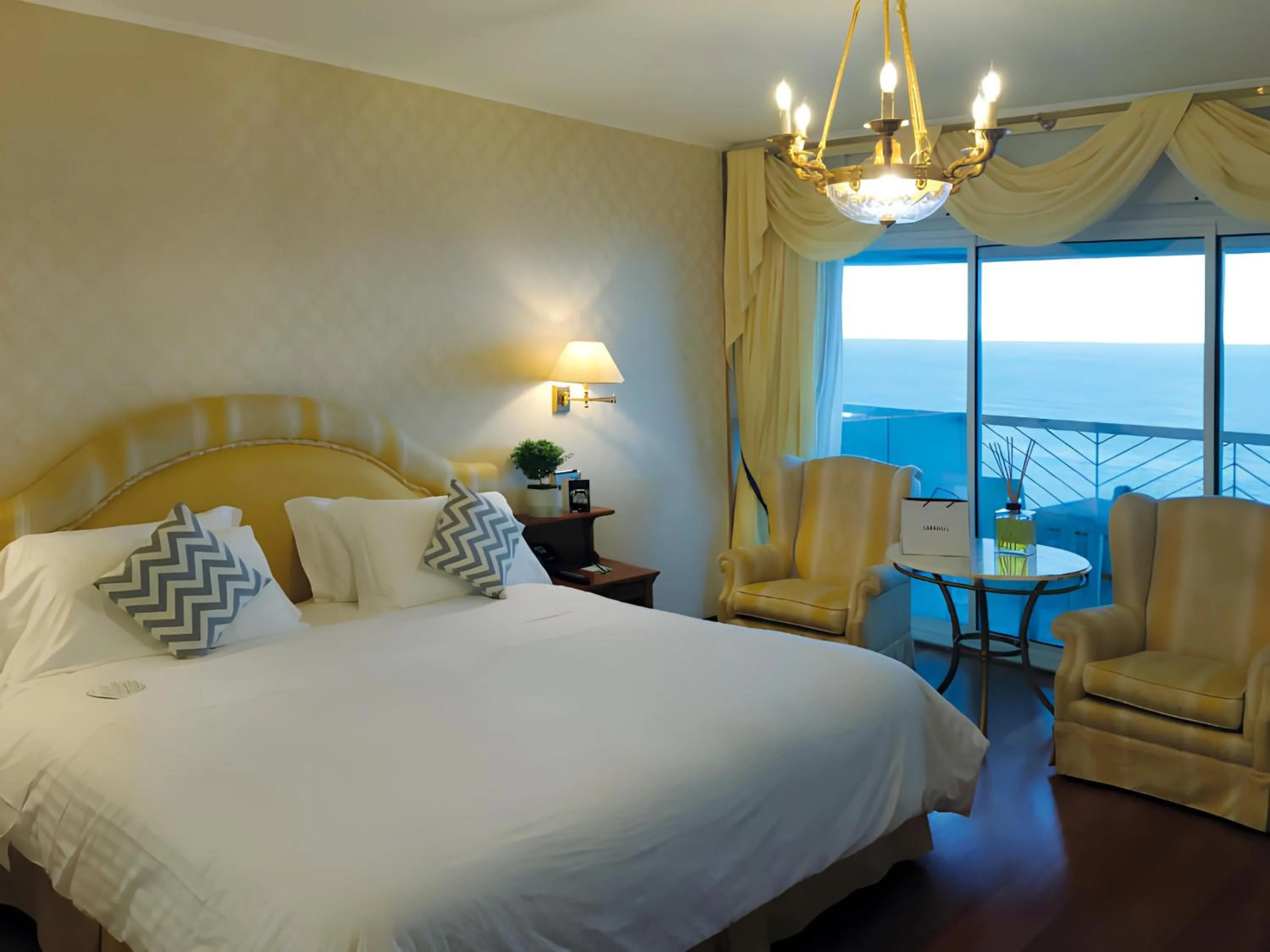 Bed in Grand Hotel Del Mare Resort & Spa