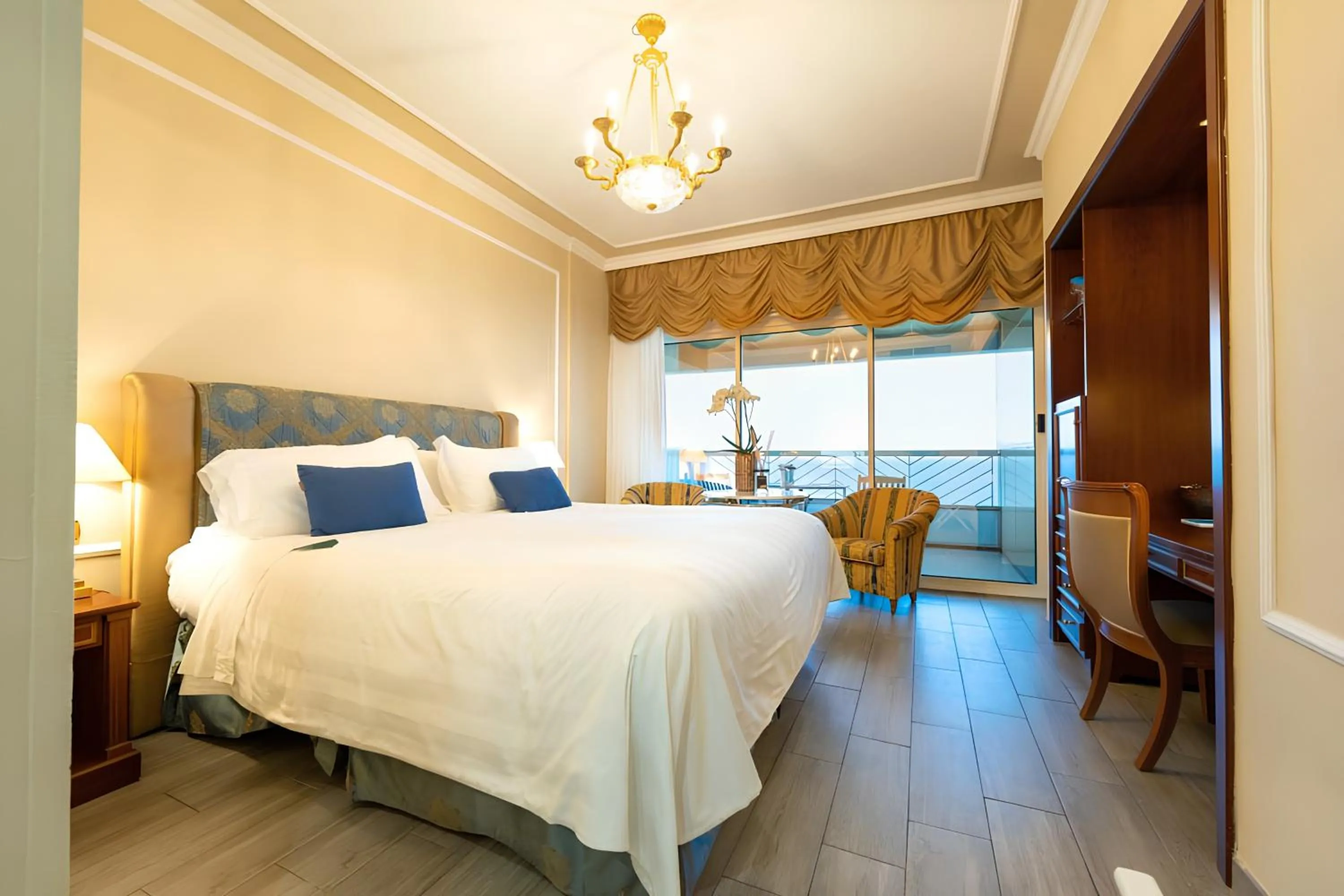 Bed in Grand Hotel Del Mare Resort & Spa