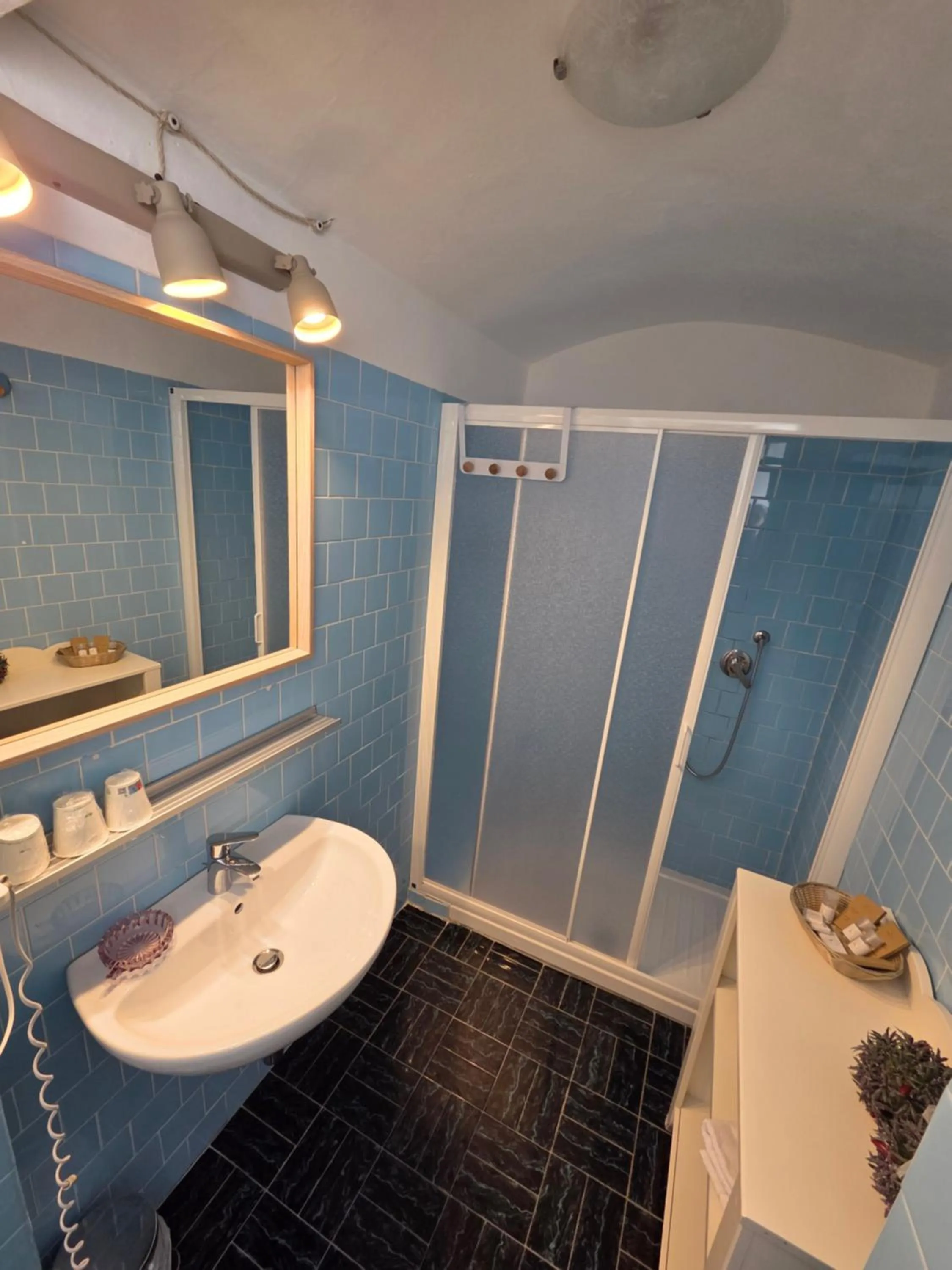 Bathroom in Albergo Etruria