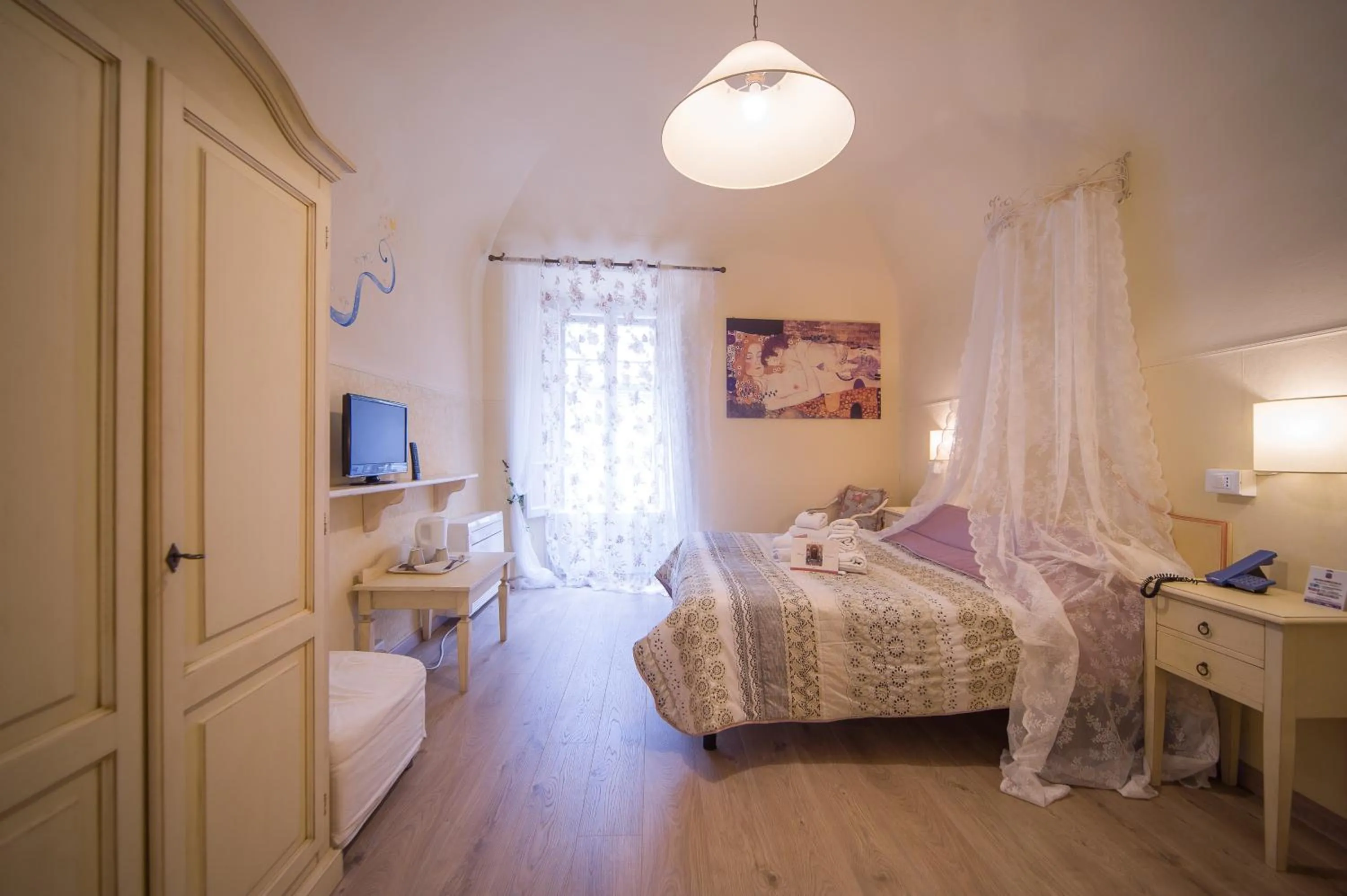 Bedroom, Bed in Albergo Etruria