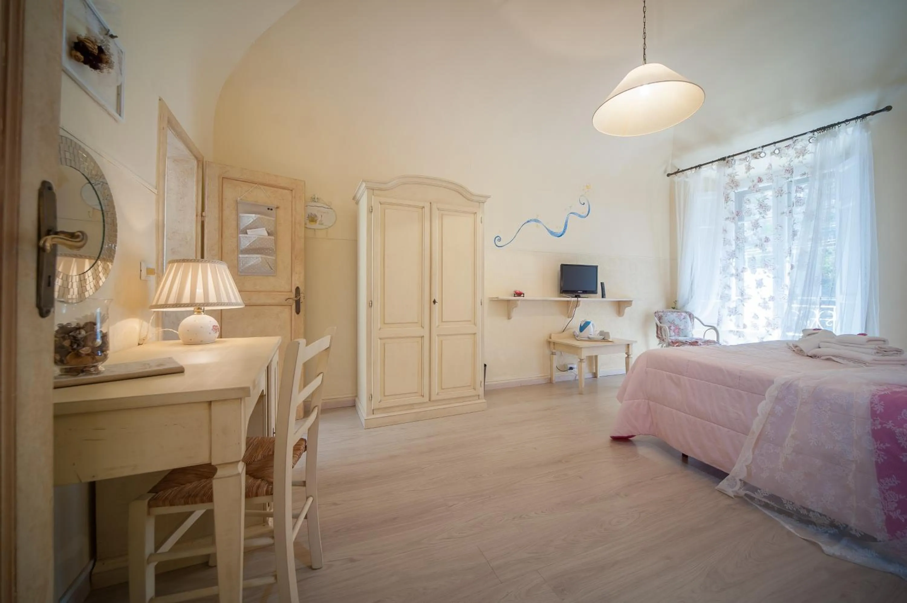 Photo of the whole room, Bed in Albergo Etruria