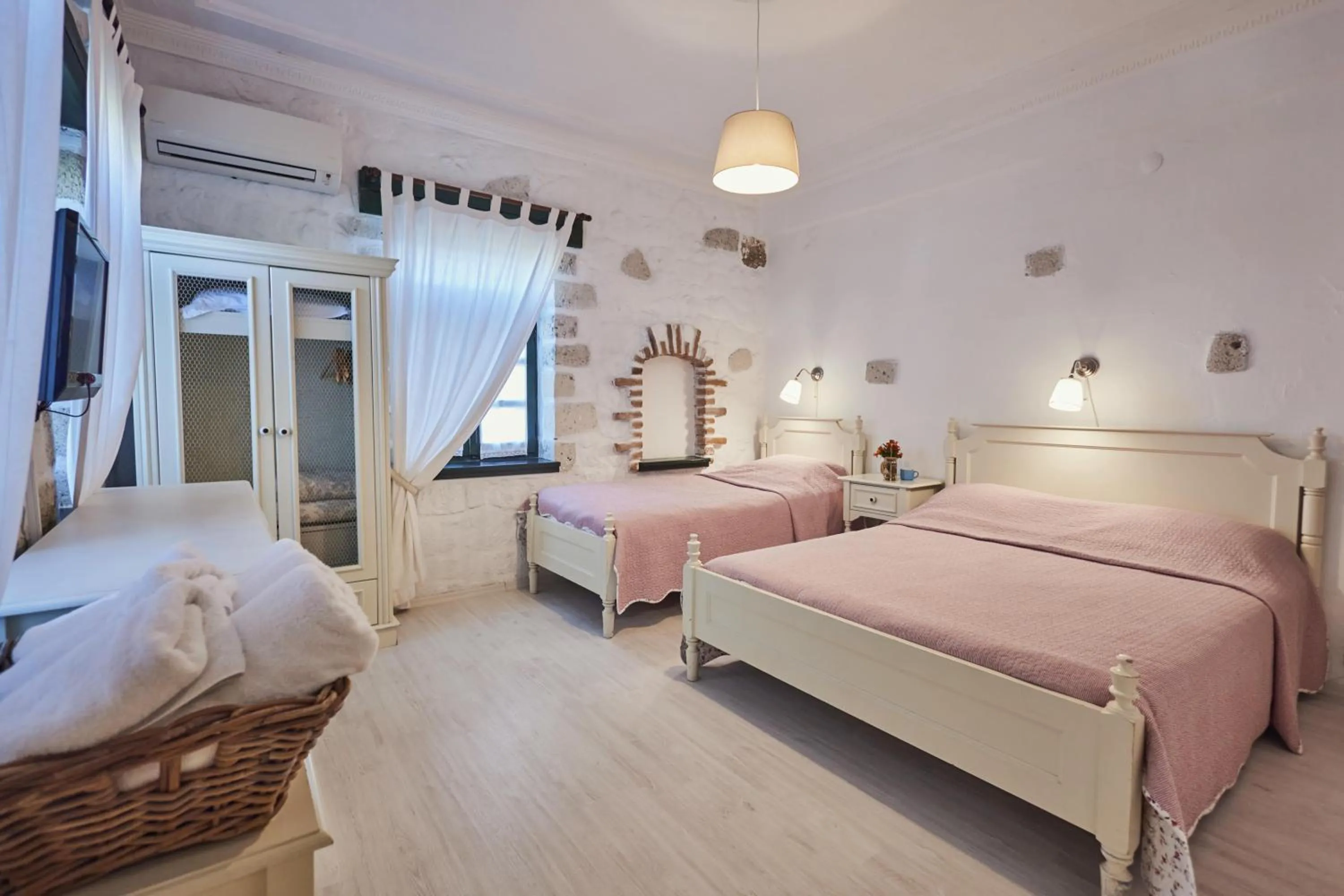 Photo of the whole room, Bed in Alacati Zeytin Konak Hotel