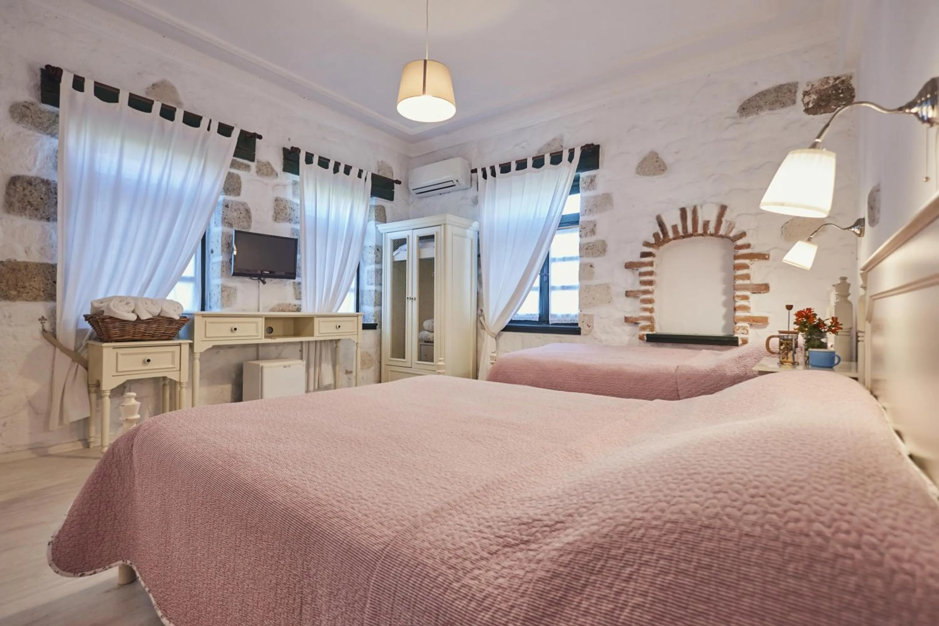 Photo of the whole room, Bed in Alacati Zeytin Konak Hotel