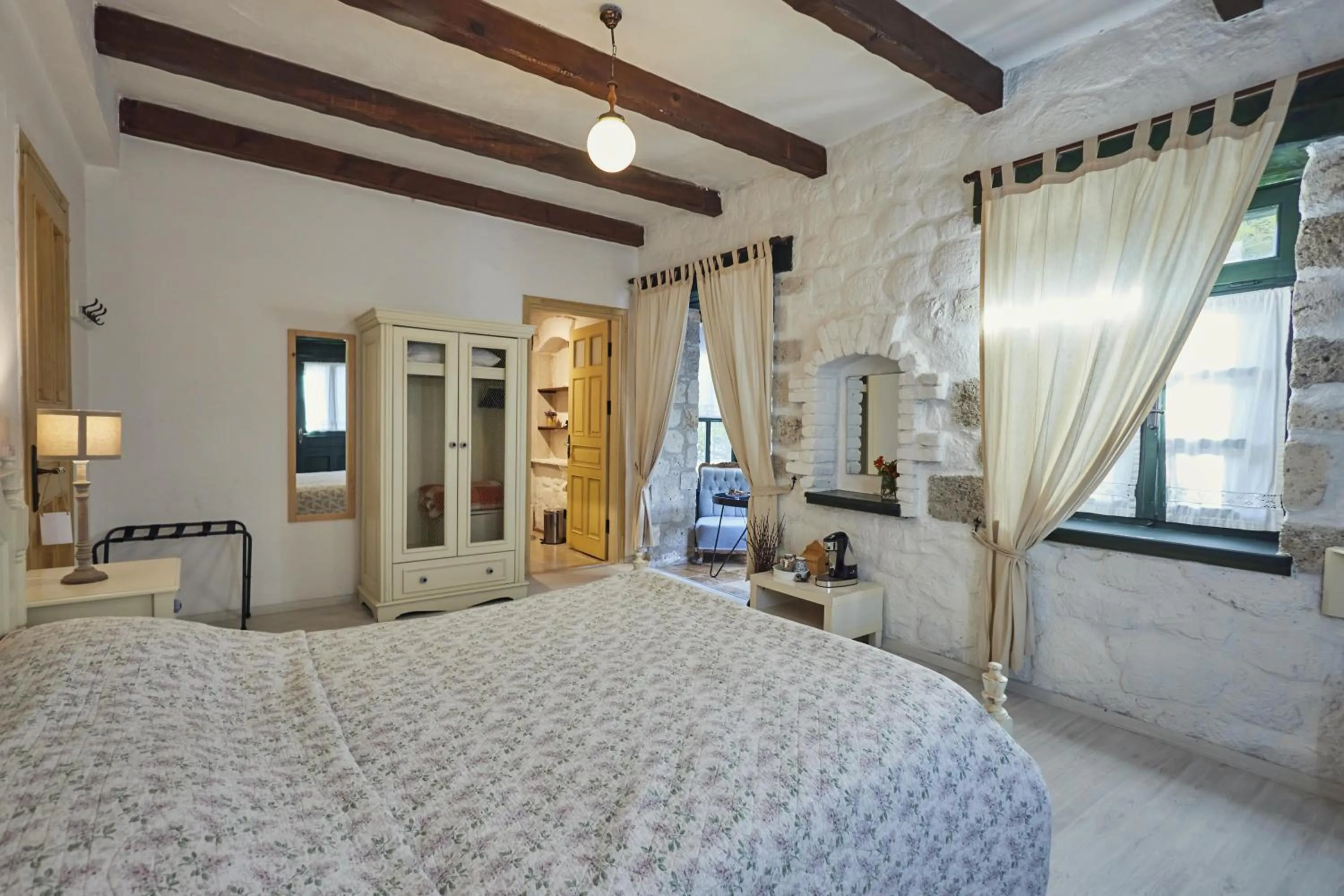 Photo of the whole room, Bed in Alacati Zeytin Konak Hotel
