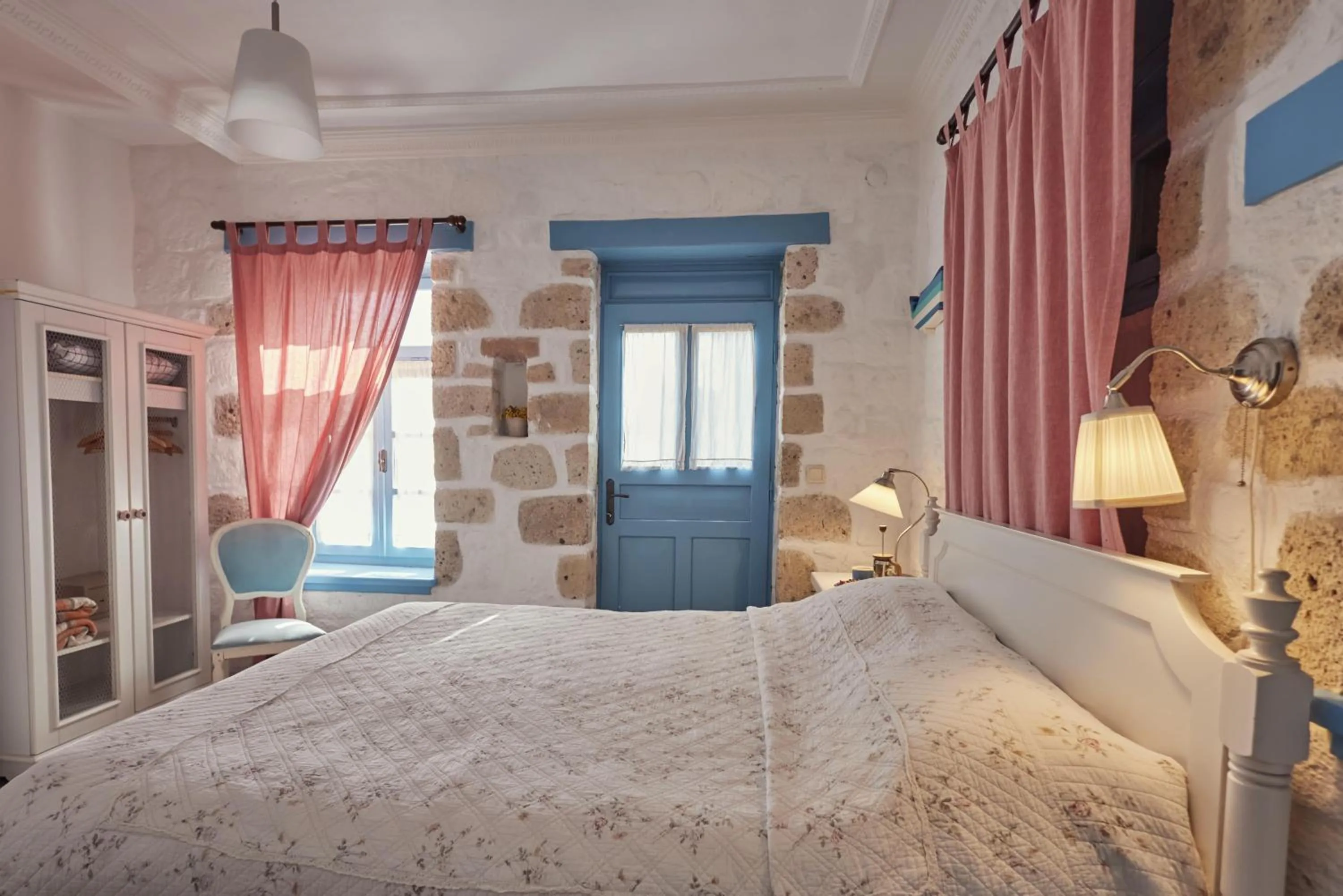 Photo of the whole room, Bed in Alacati Zeytin Konak Hotel