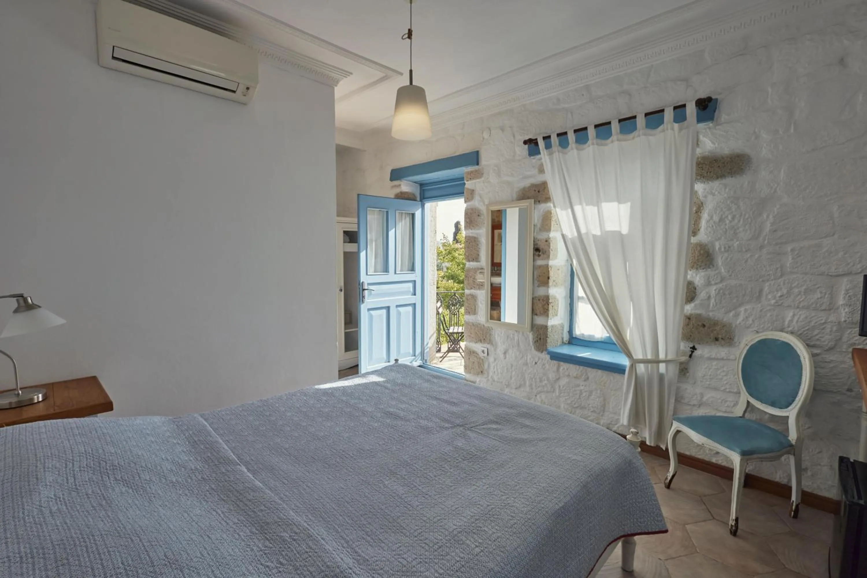 Photo of the whole room, Bed in Alacati Zeytin Konak Hotel