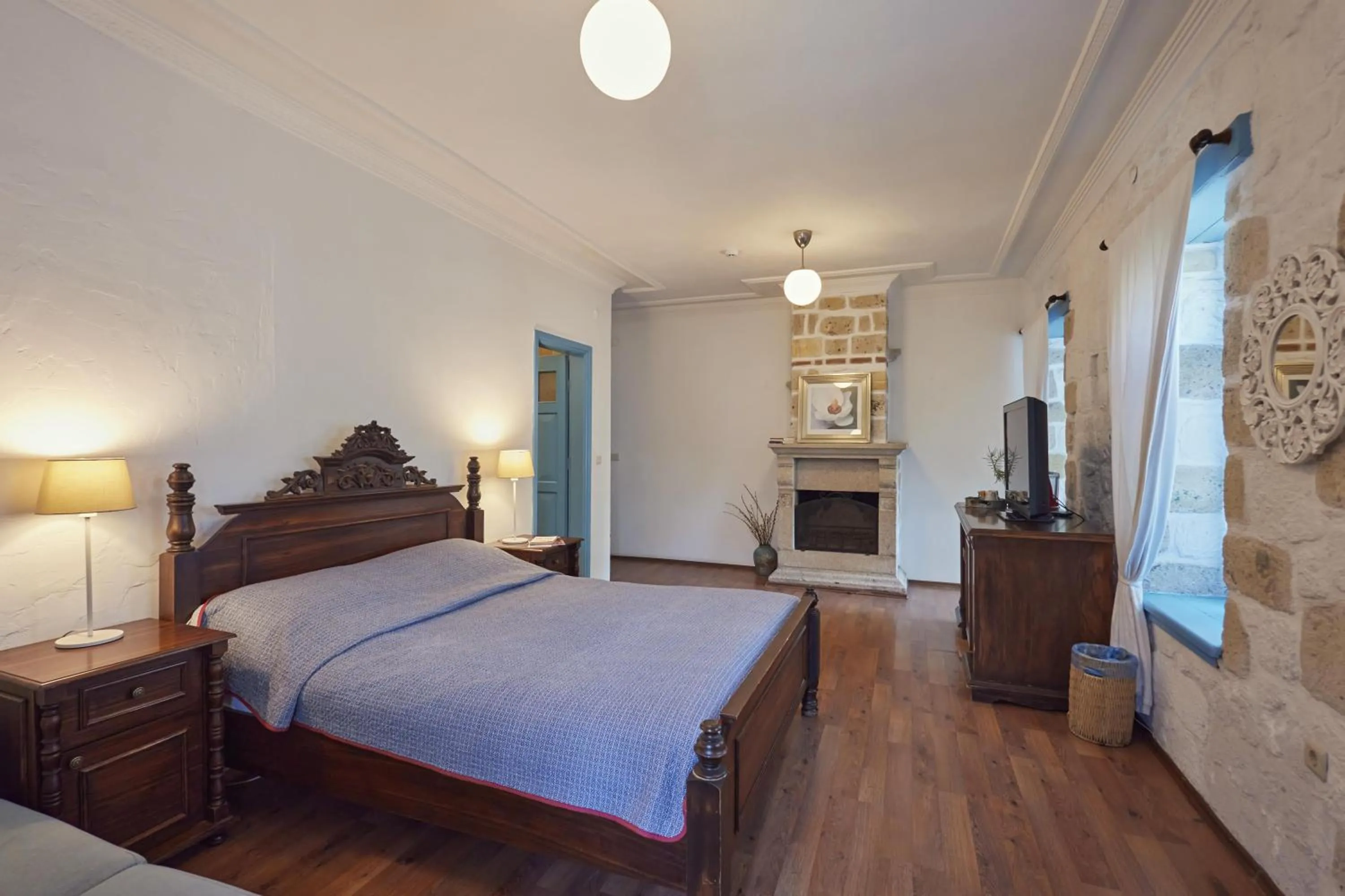 Photo of the whole room, Bed in Alacati Zeytin Konak Hotel