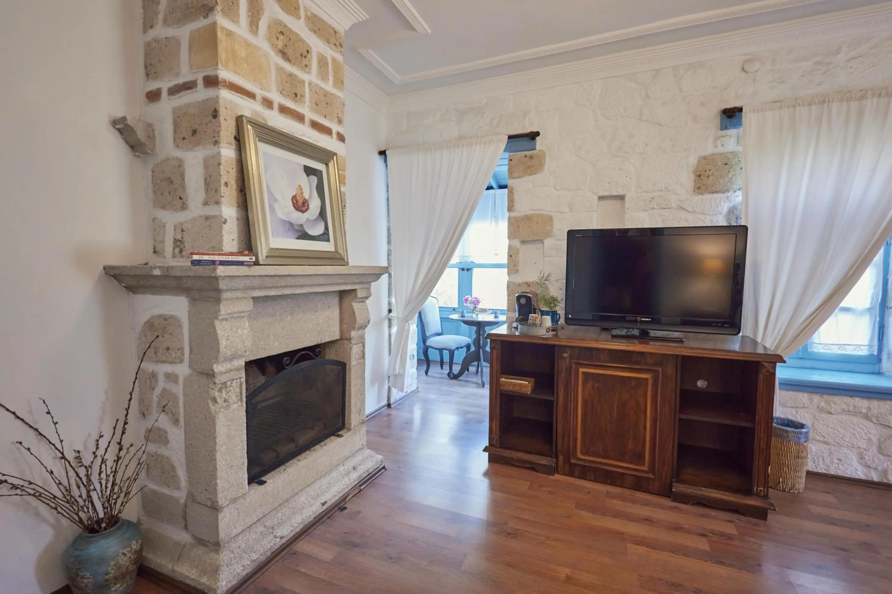 TV and multimedia in Alacati Zeytin Konak Hotel