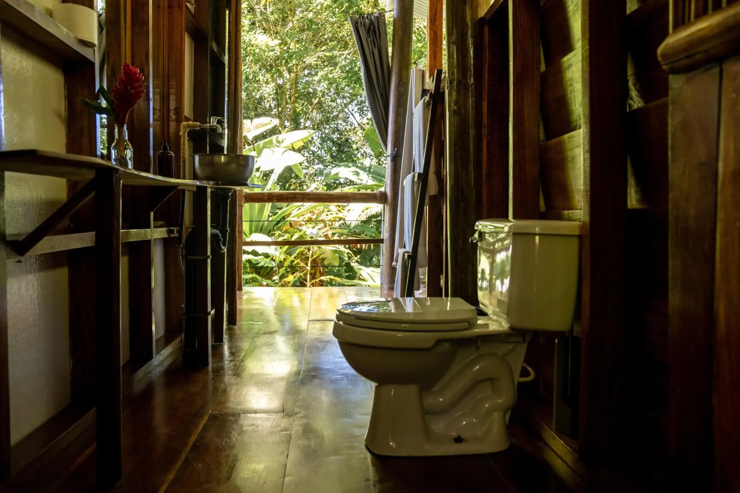 La Loma Jungle Lodge and Chocolate Farm La Loma Jungle Lodge and Chocolate Farm