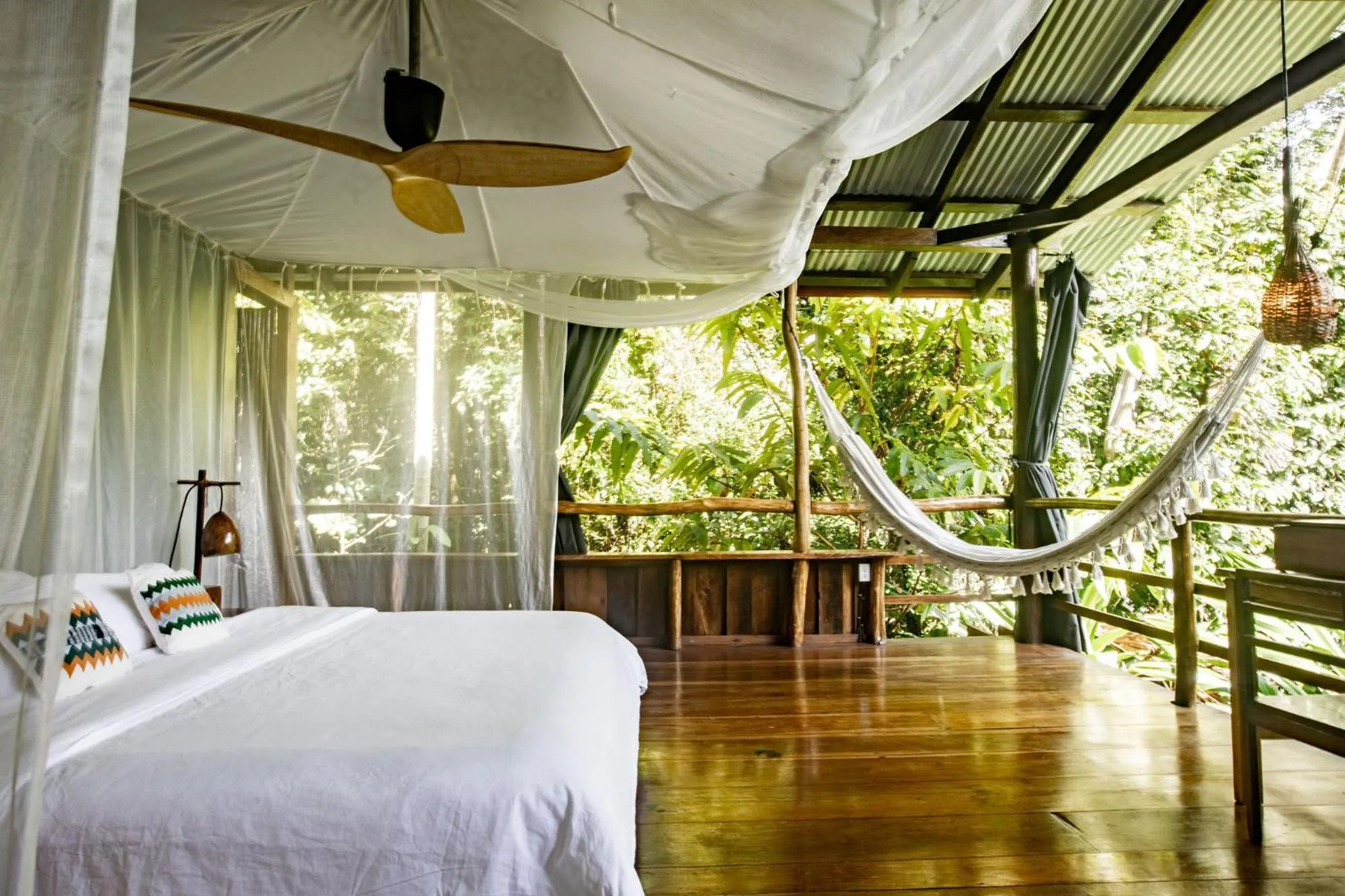 Bed in La Loma Jungle Lodge and Chocolate Farm