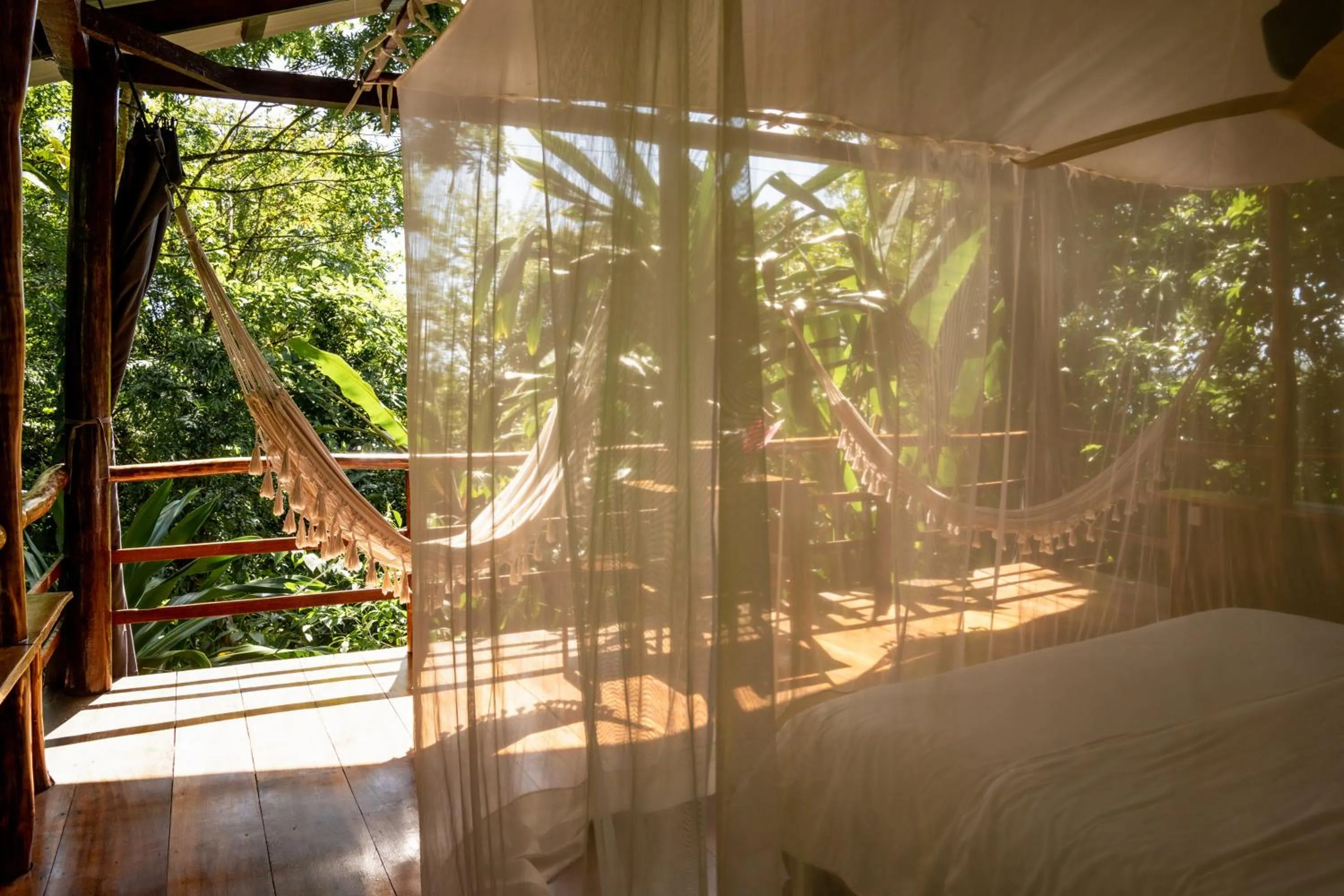 Bed in La Loma Jungle Lodge and Chocolate Farm